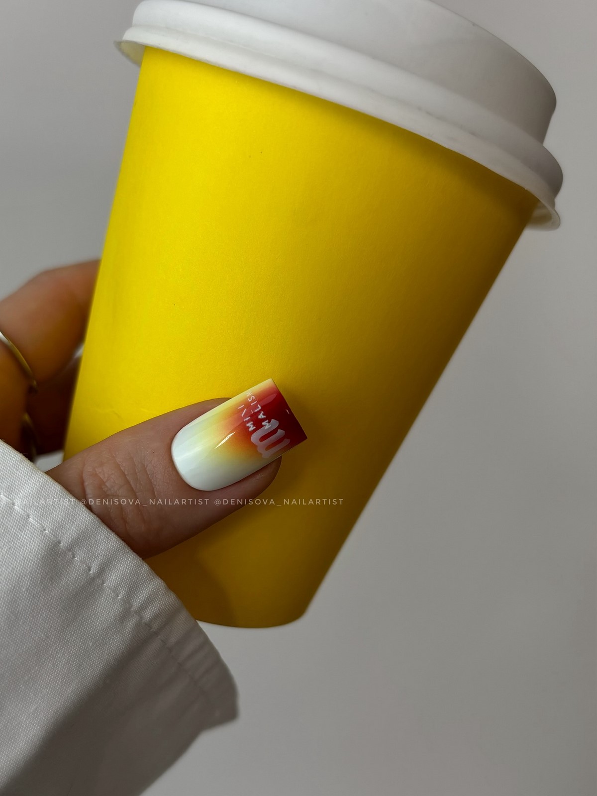 Aura-манікюр весни 2026 – тренд ніжного сяйва