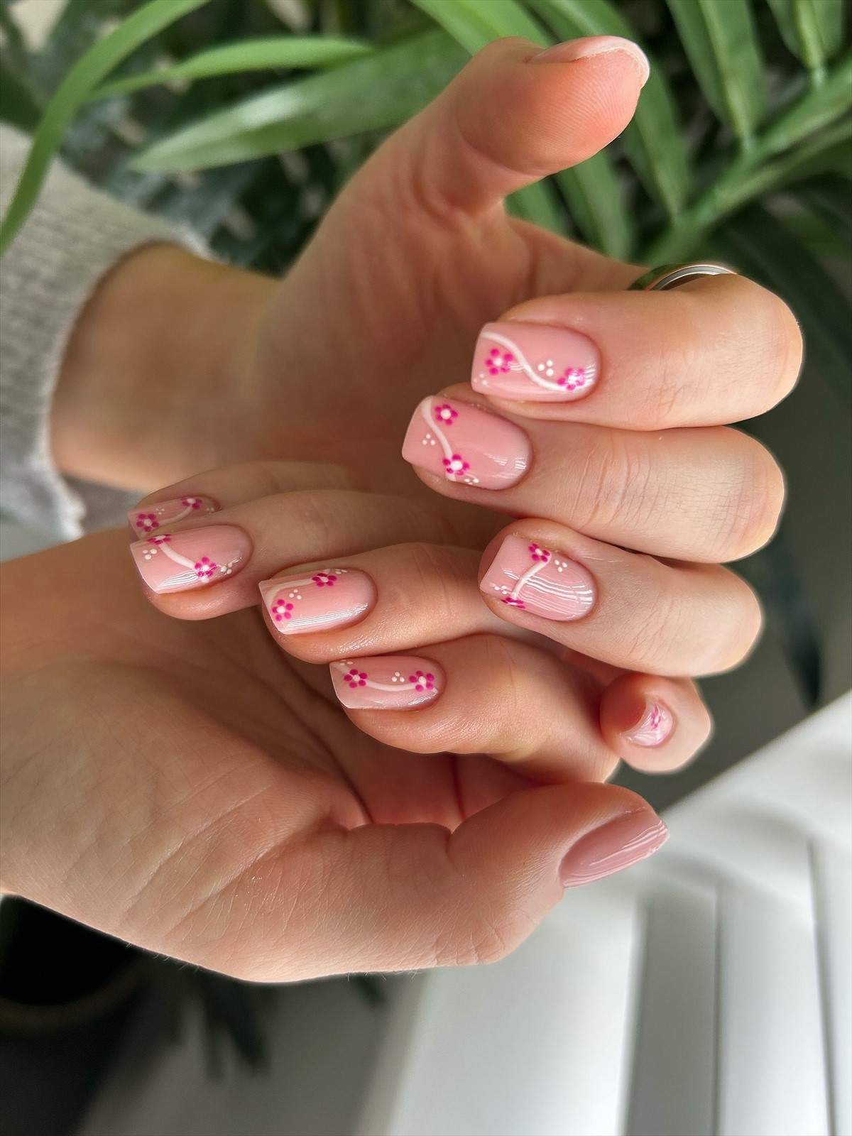 Бежевий манікюр на короткі нігті: тихий тренд, який виглядає дорого