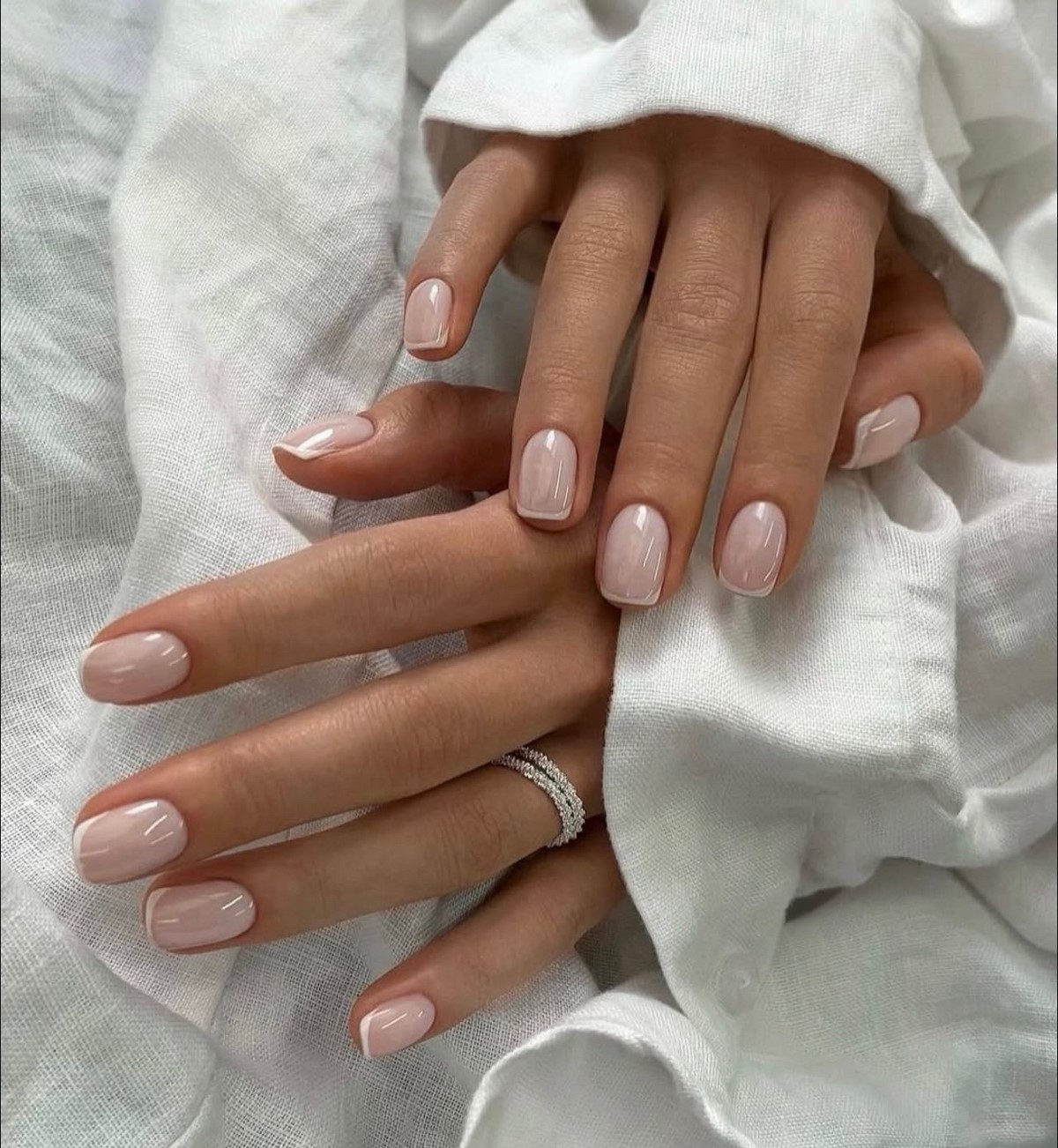 Бежевий манікюр на короткі нігті: тихий тренд, який виглядає дорого