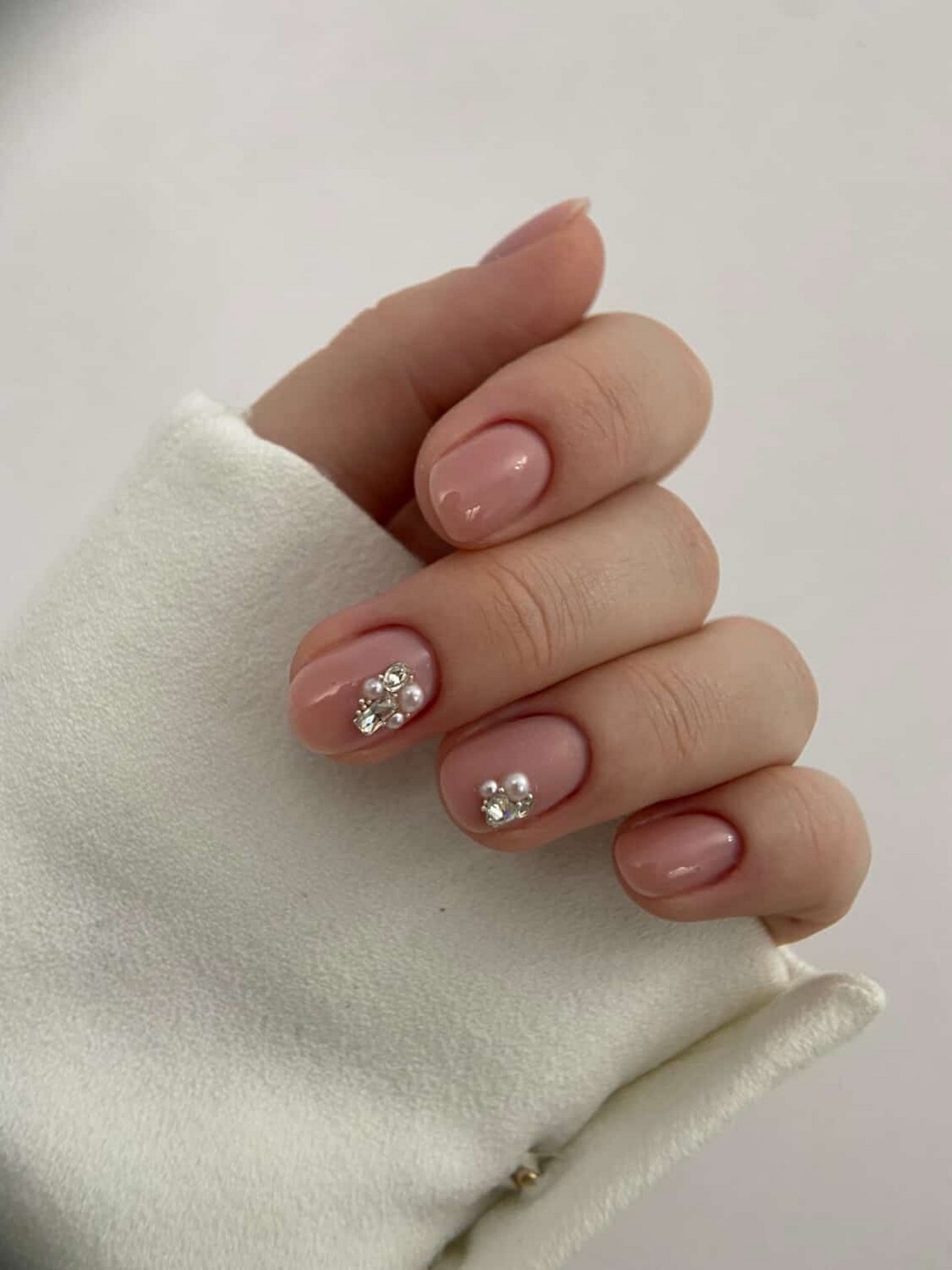 Бежевий манікюр на короткі нігті: тихий тренд, який виглядає дорого