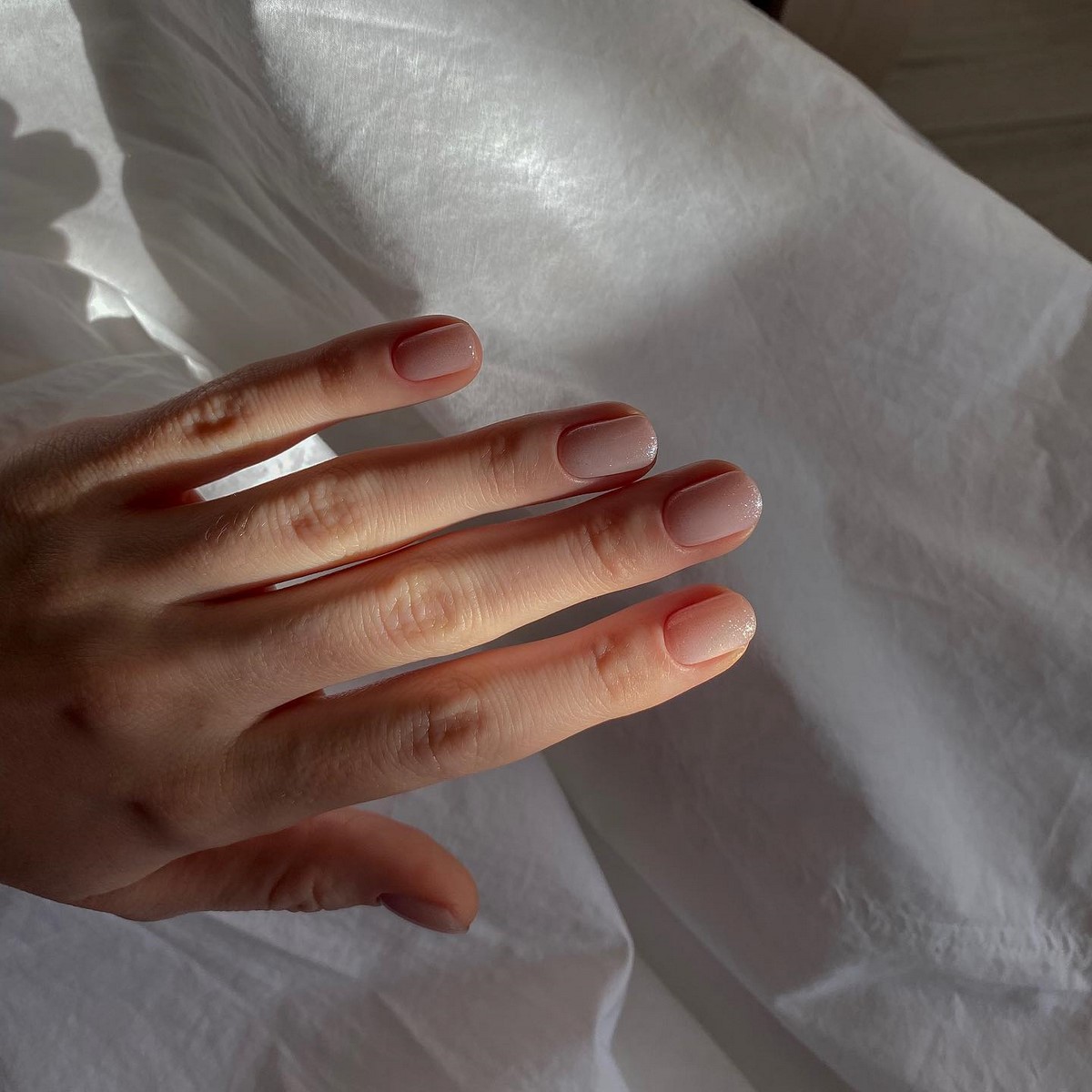 Бежевий манікюр на короткі нігті: тихий тренд, який виглядає дорого