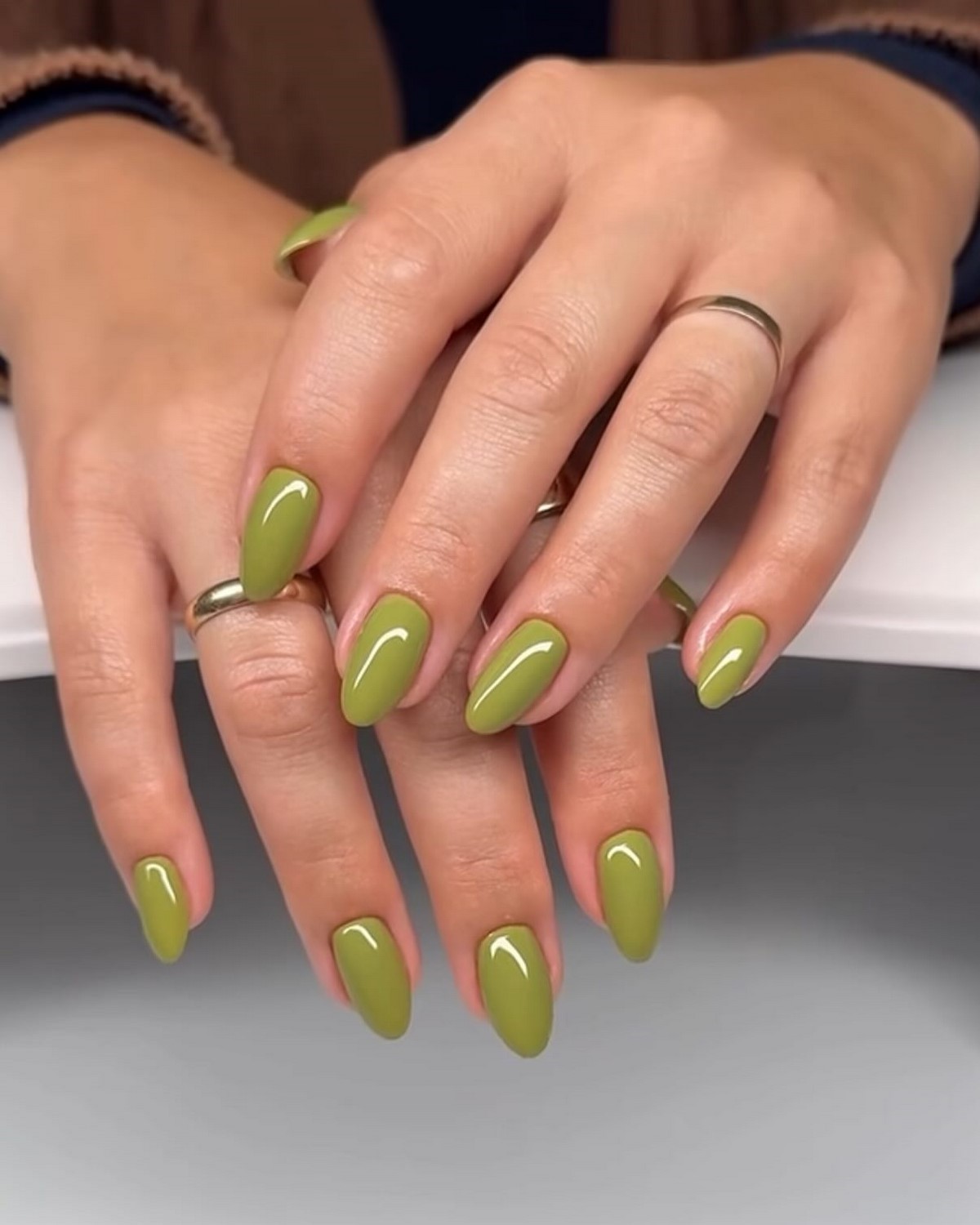 Фісташковий манікюр весни 2026, який виглядає дорого