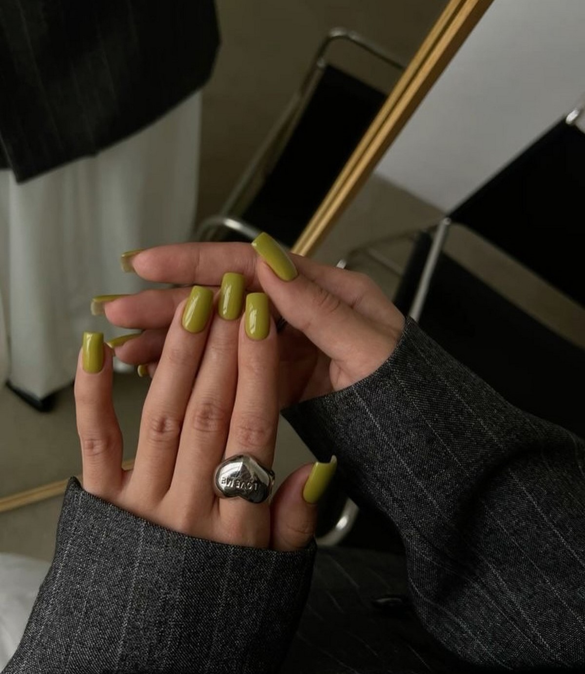 Фісташковий манікюр весни 2026, який виглядає дорого