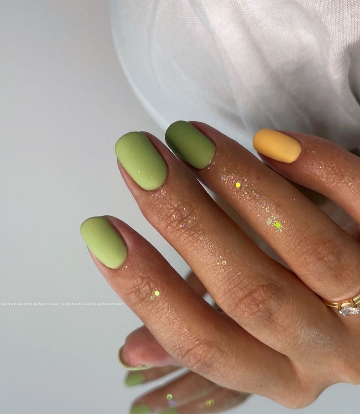 Фісташковий манікюр весни 2026, який виглядає дорого