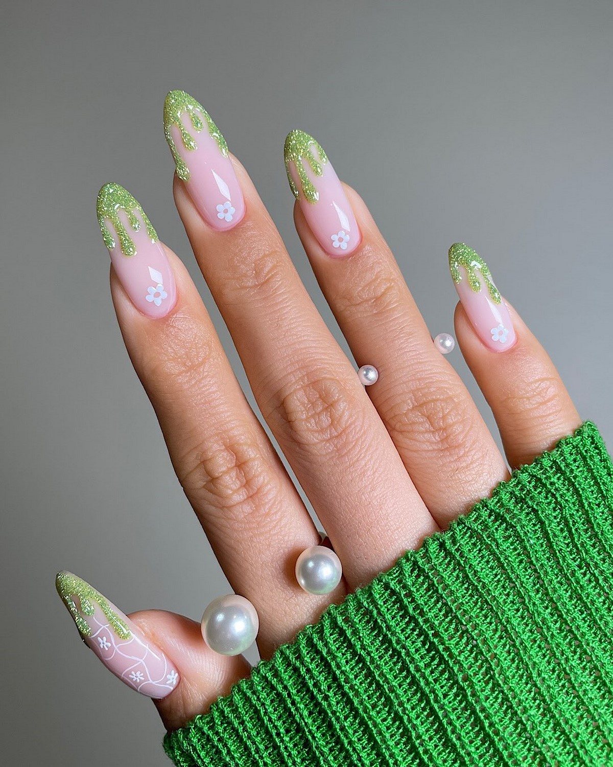 Фісташковий манікюр весни 2026, який виглядає дорого