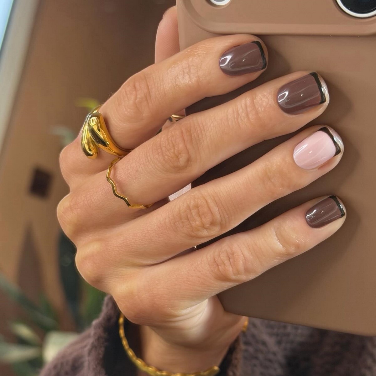 Французький манікюр навесні 2026: свіжі ідеї для коротких нігтів