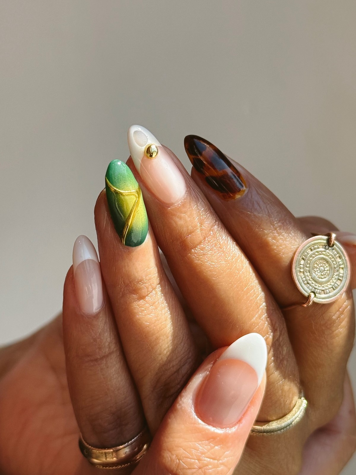 Ореол на нігтях: чому halo-манікюр підкорив весну 2026