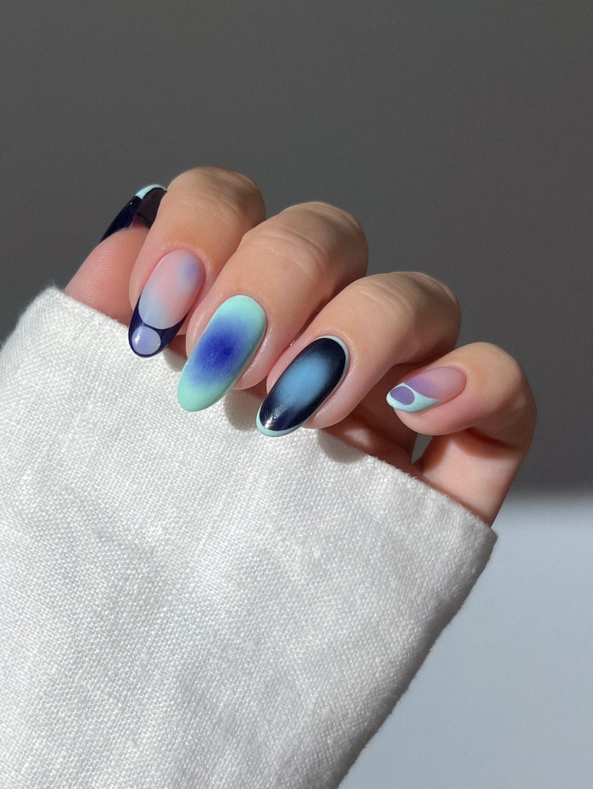 Ореол на нігтях: чому halo-манікюр підкорив весну 2026