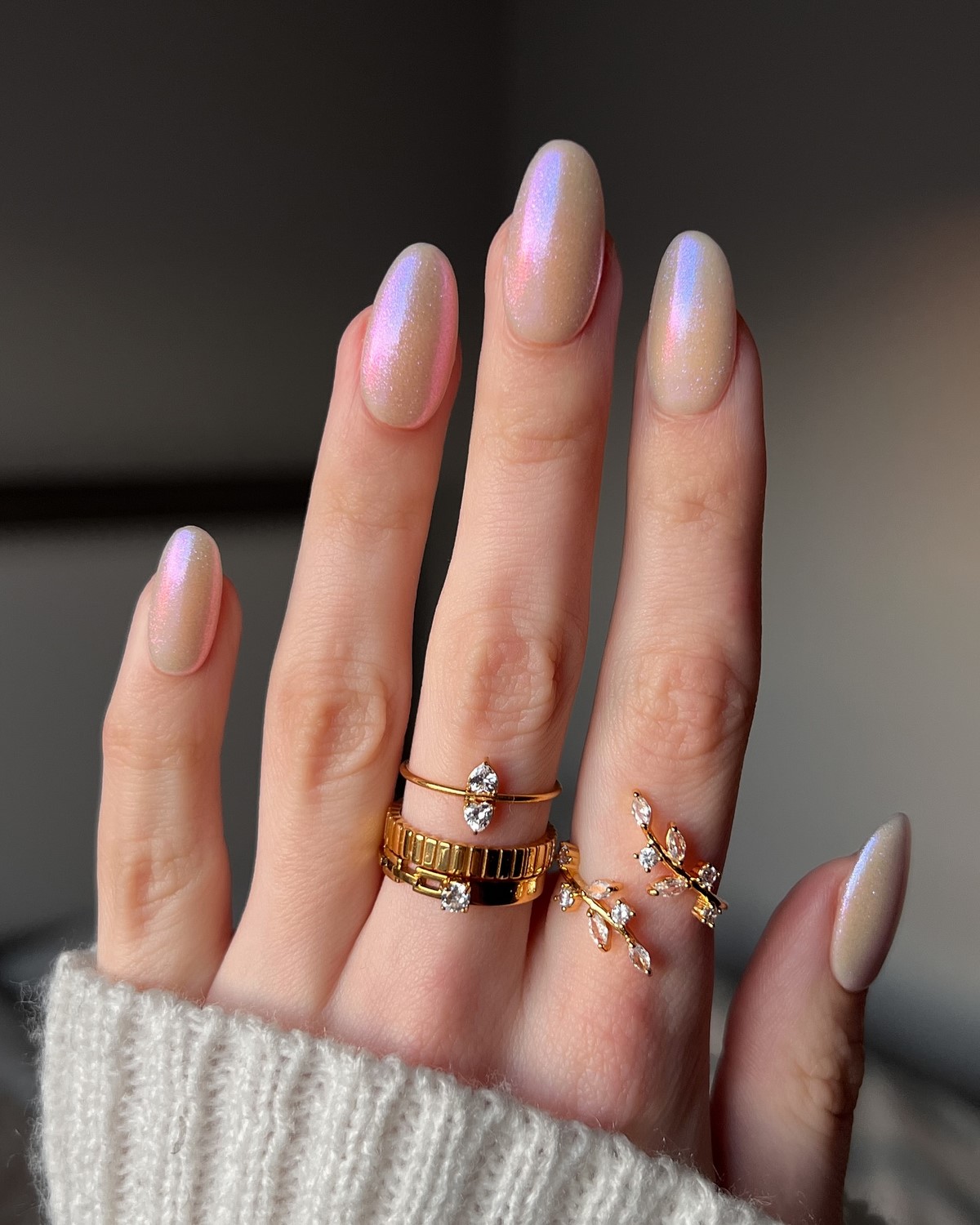 Глазурований манікюр на короткі нігті квітня: ефект скла