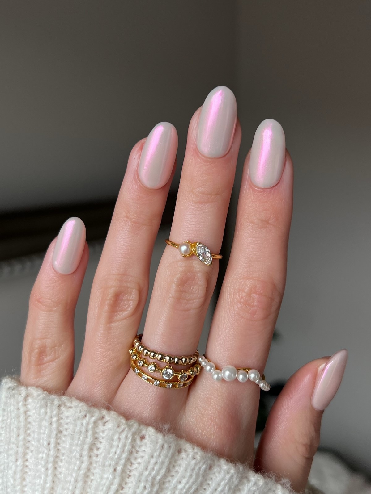 Глазурований манікюр на короткі нігті квітня: ефект скла