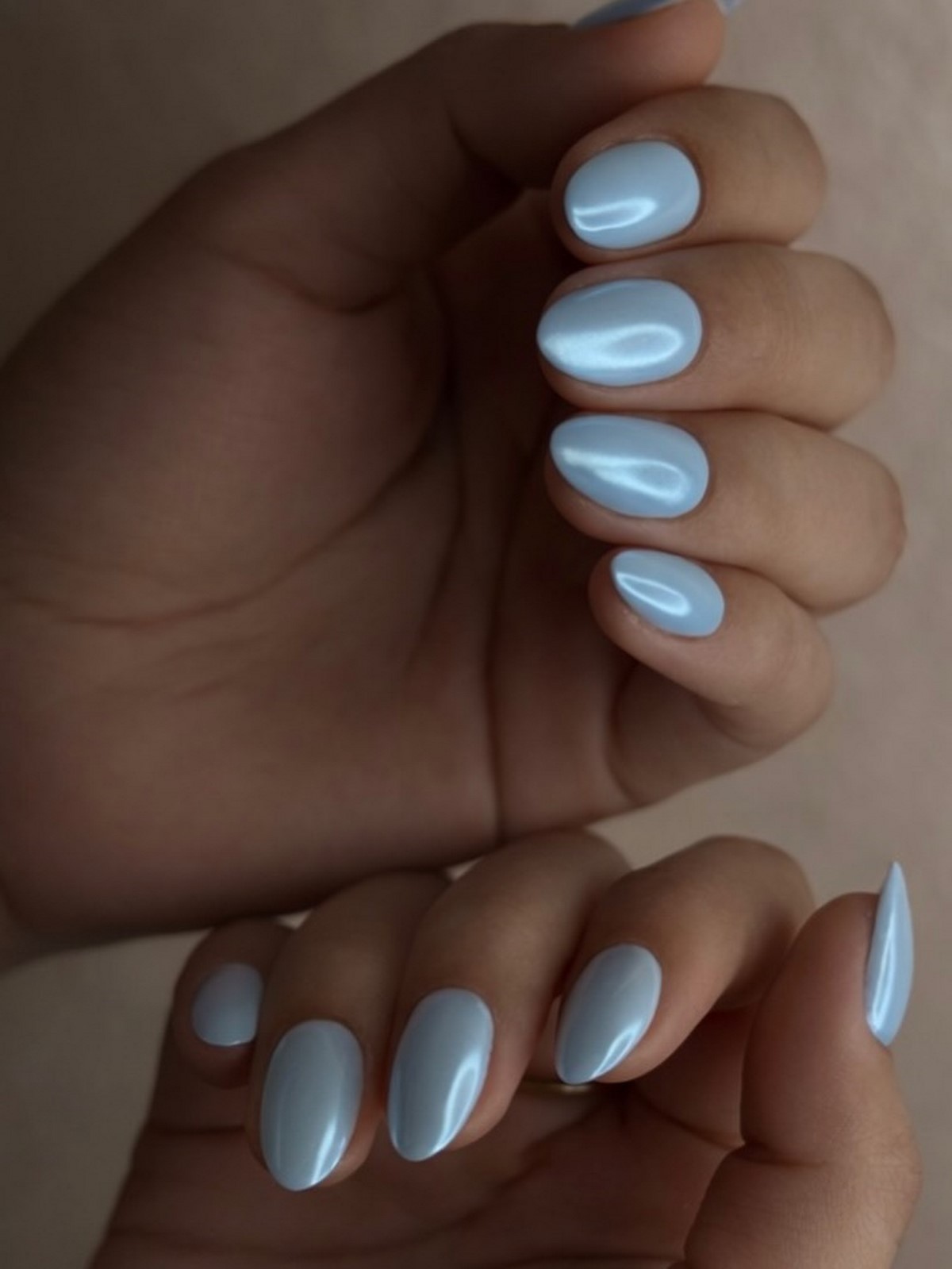 Глазурований манікюр на короткі нігті квітня: ефект скла