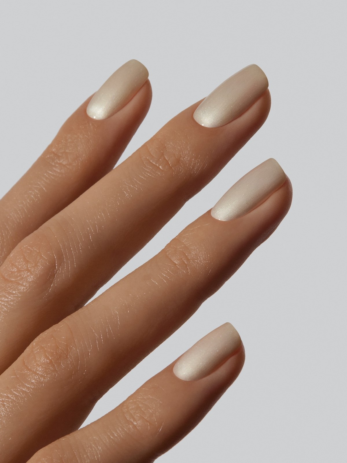 Глазурований манікюр на короткі нігті квітня: ефект скла