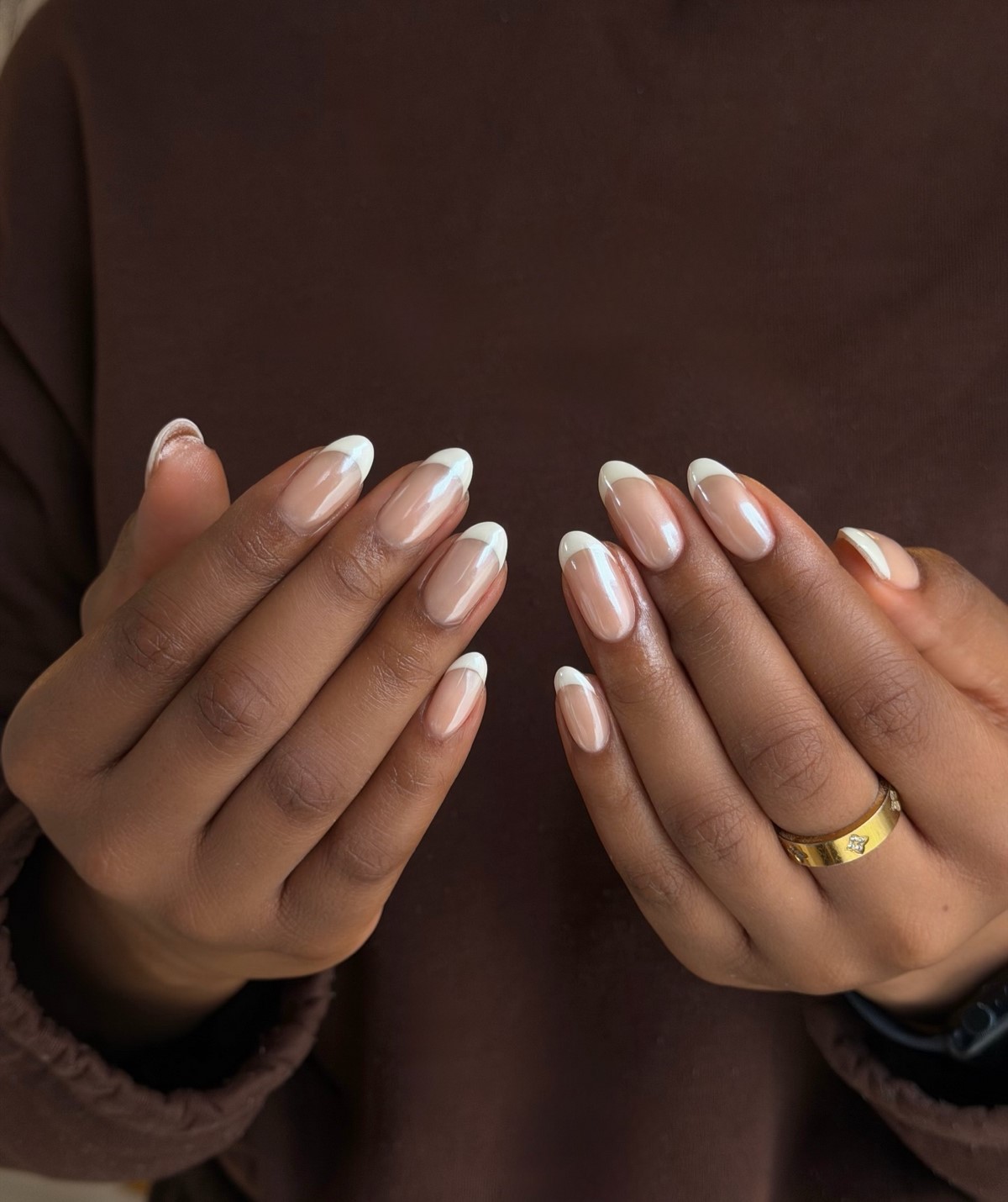 Глазурований манікюр на короткі нігті квітня: ефект скла