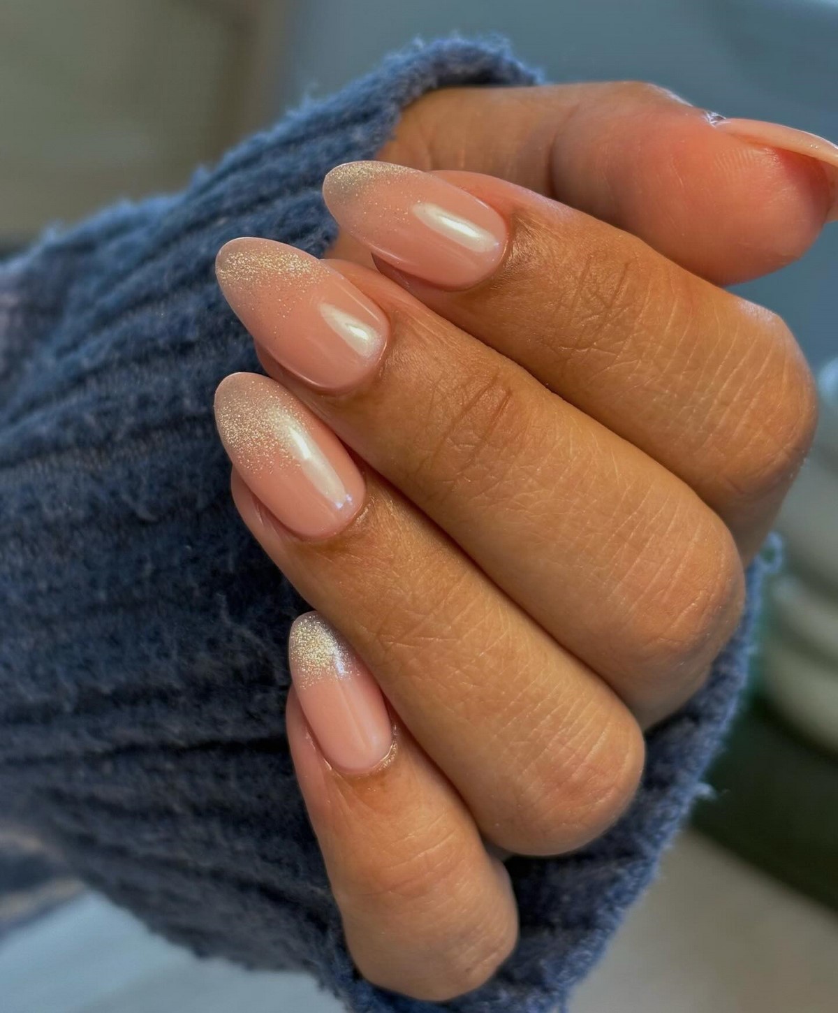 Глазурований манікюр на короткі нігті квітня: ефект скла