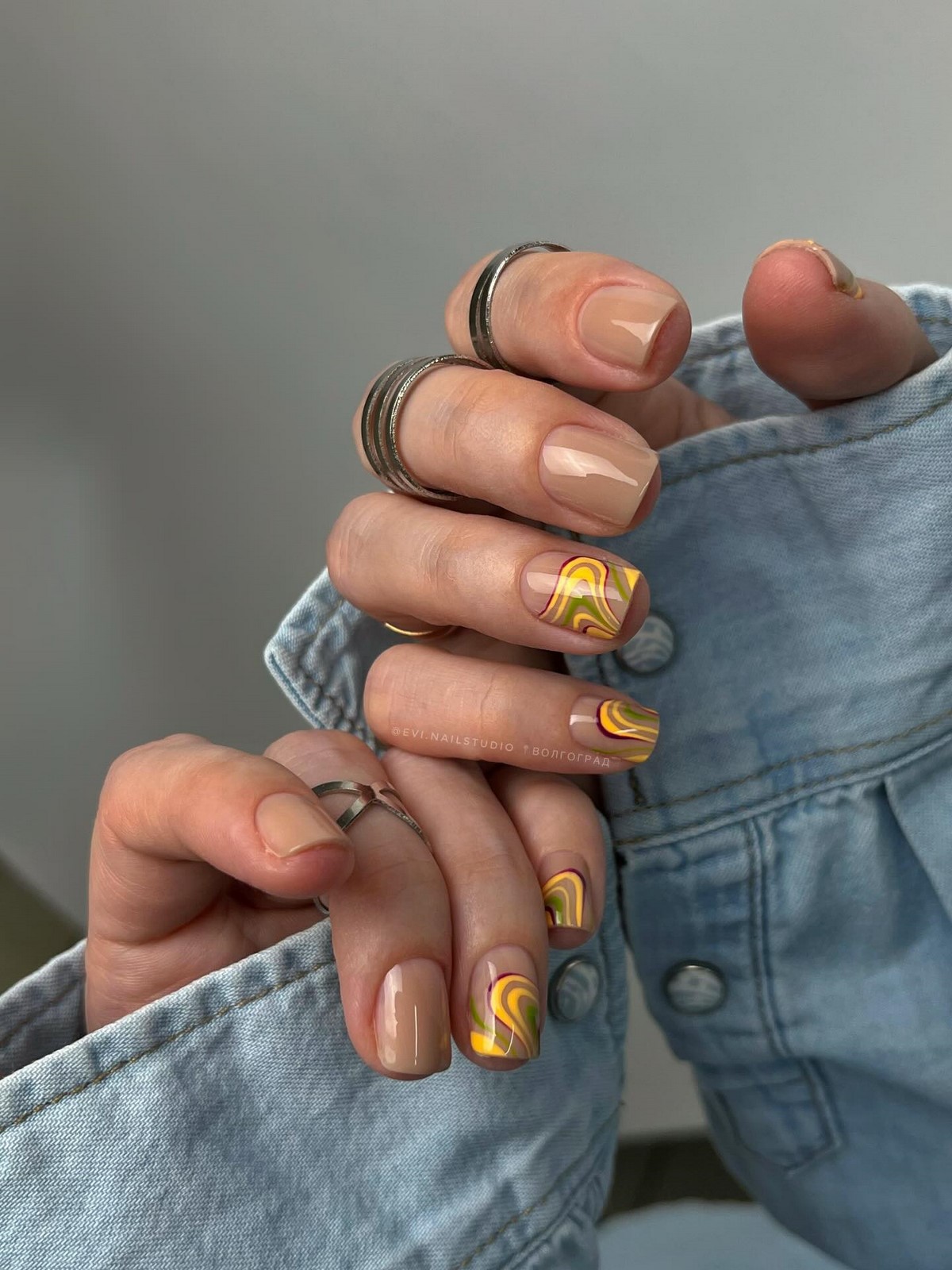 Короткі квадратні нігті весни 2026 – фото трендових варіантів, які підкорили сезон