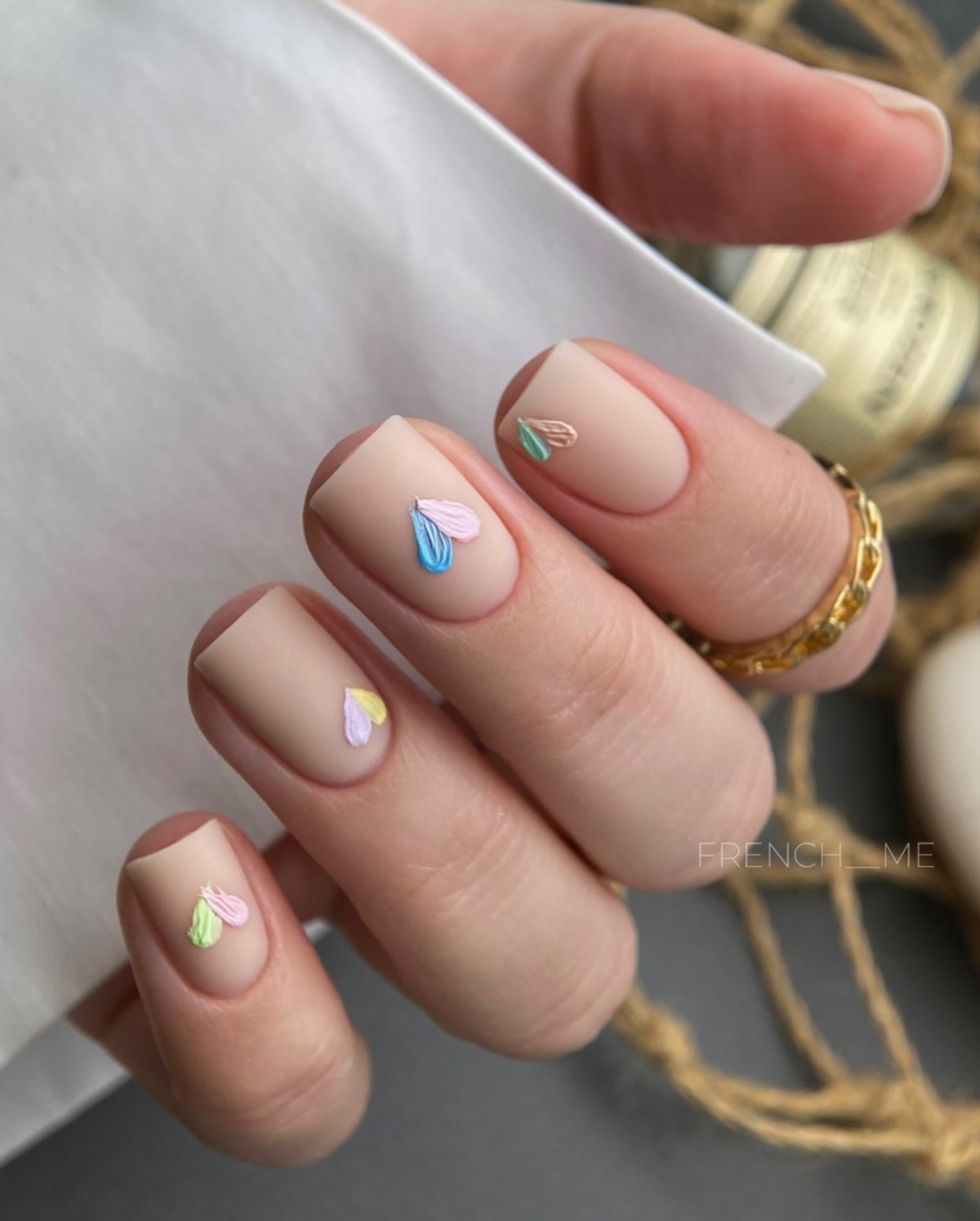 Короткі квадратні нігті весни 2026 – фото трендових варіантів, які підкорили сезон