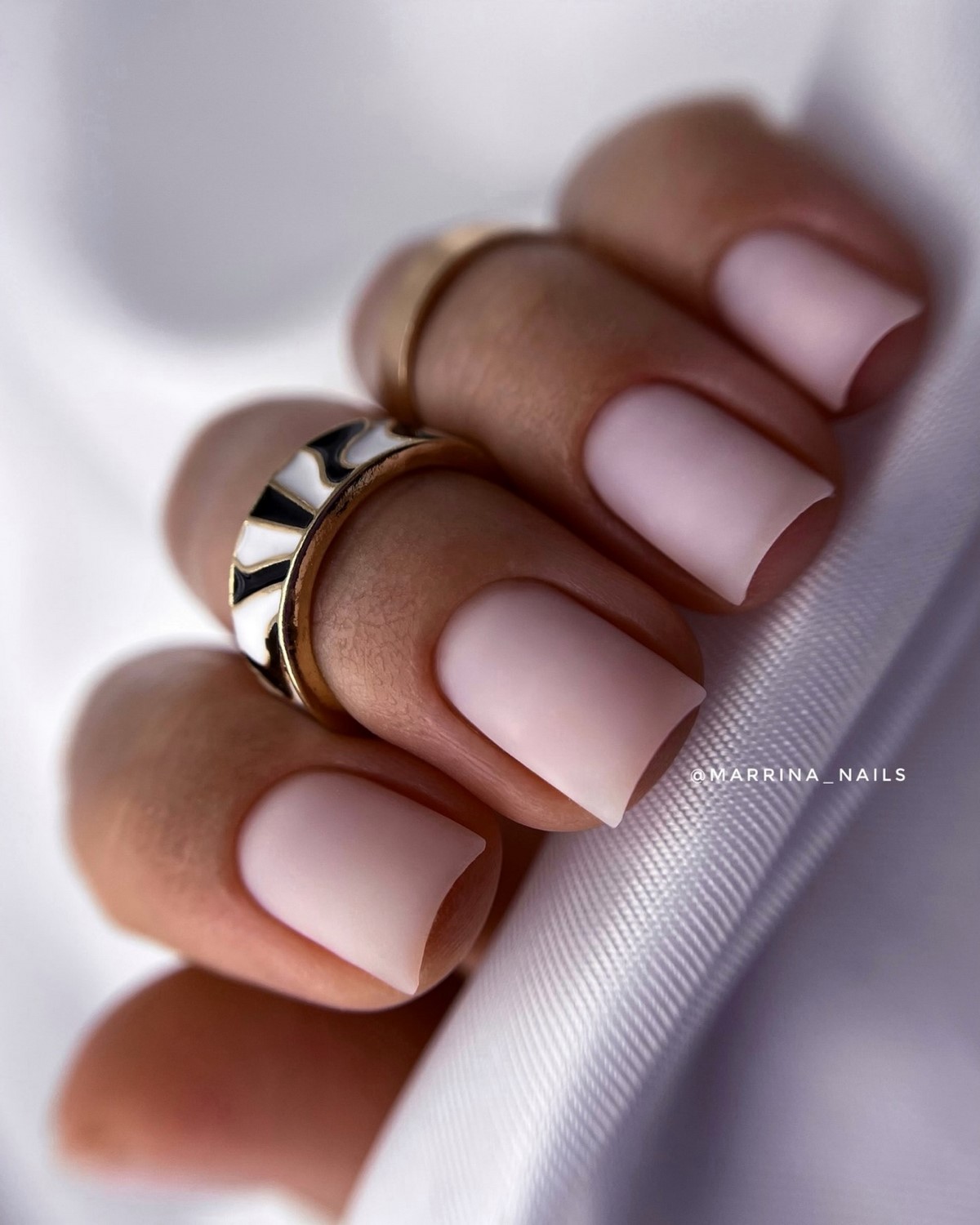 Короткі квадратні нігті весни 2026 – фото трендових варіантів, які підкорили сезон