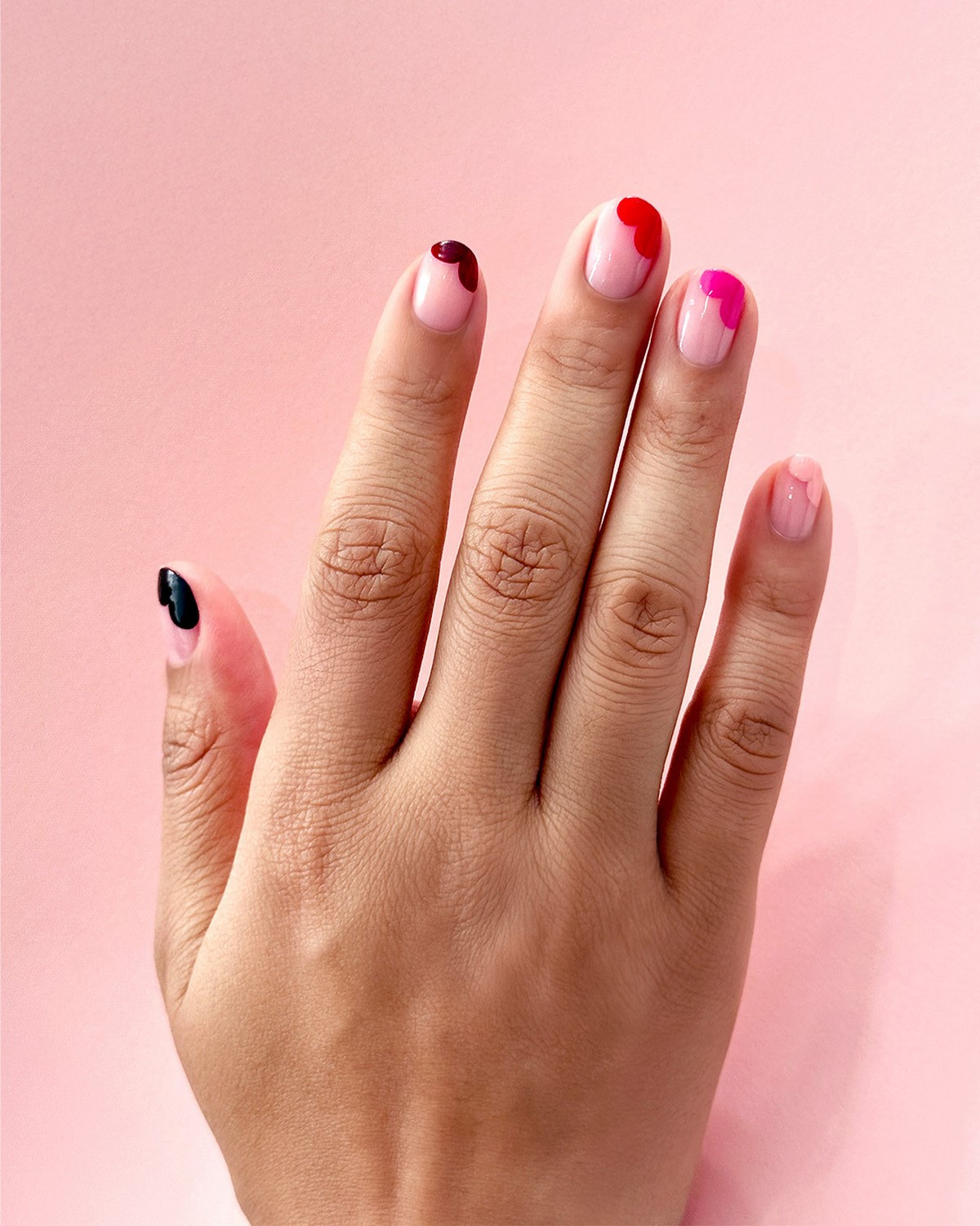 Короткі нігті на квітень 2026: ефект дорогого манікюру