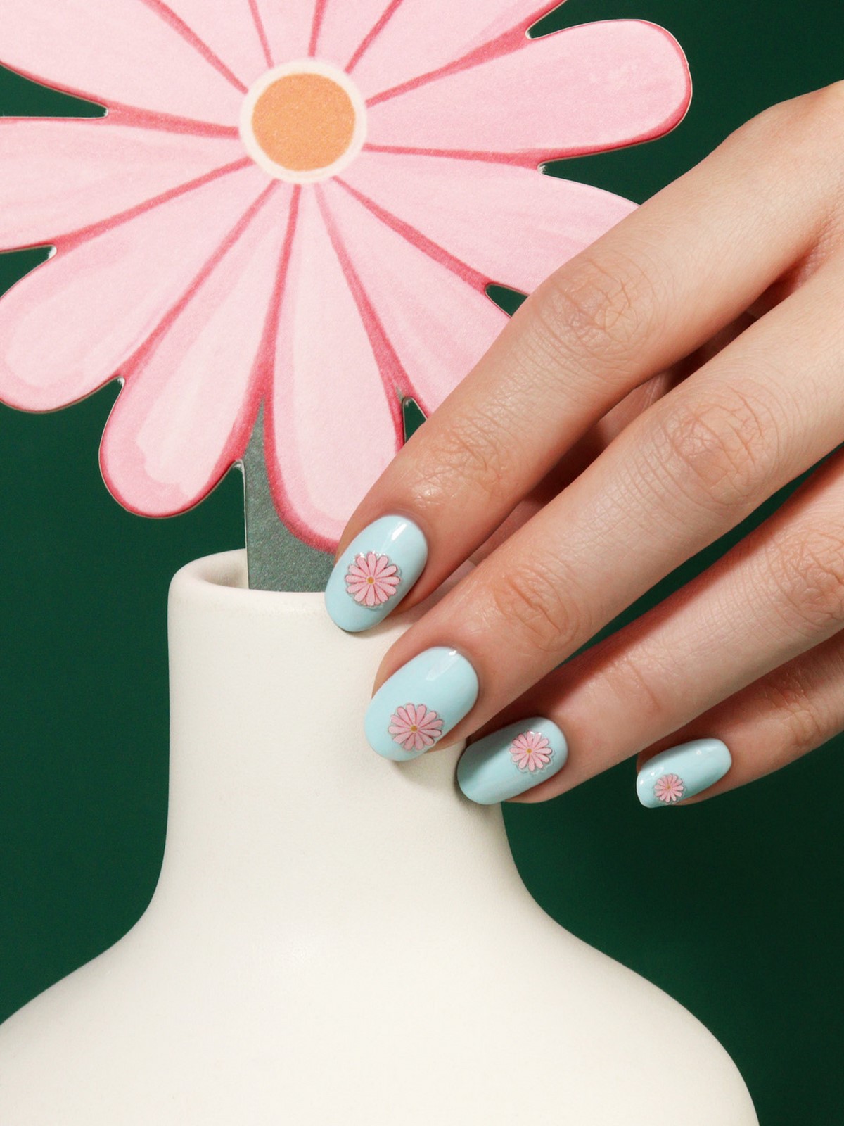 Короткі нігті на квітень 2026: ефект дорогого манікюру