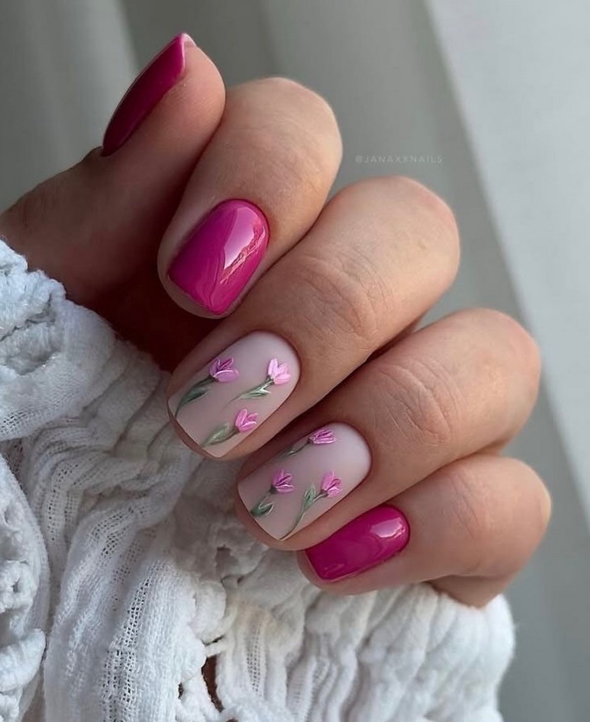 Короткі нігті на квітень 2026: ефект дорогого манікюру