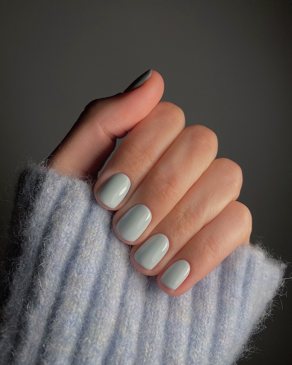 Короткі нігті на квітень 2026: ефект дорогого манікюру