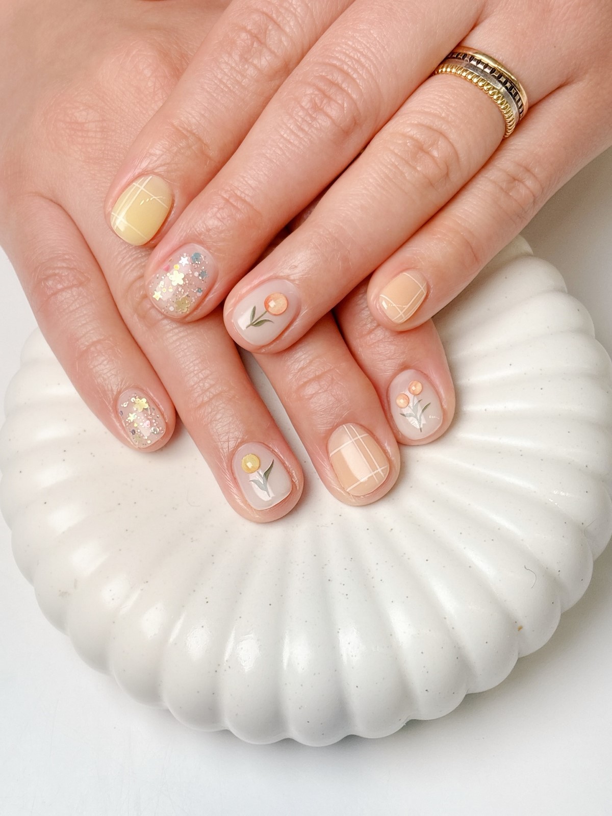 Короткі нігті на квітень 2026: ефект дорогого манікюру