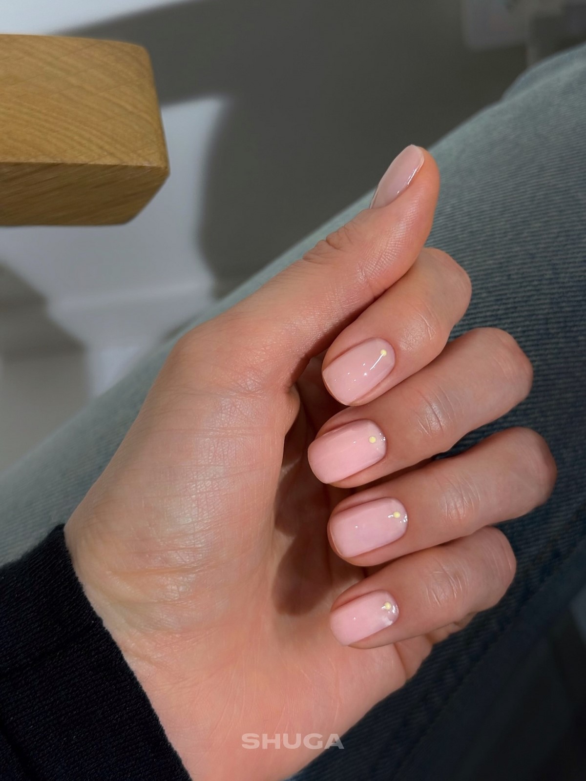 Короткі нігті на квітень 2026: ефект дорогого манікюру