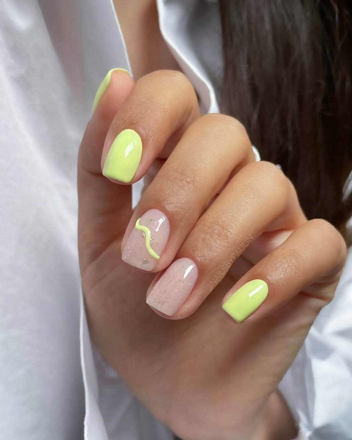 Короткі нігті на квітень 2026: ефект дорогого манікюру