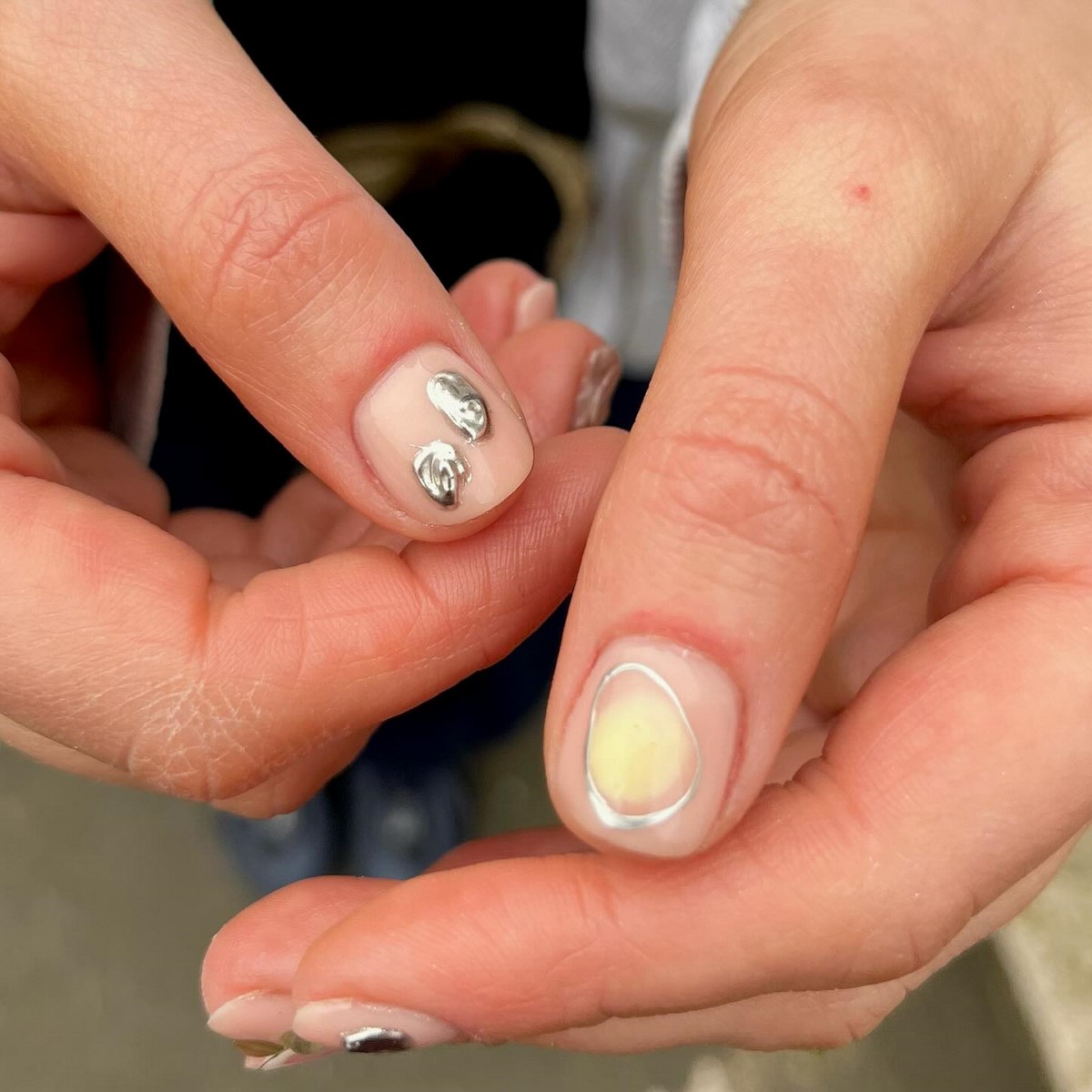 Короткі нігті на квітень 2026: ефект дорогого манікюру