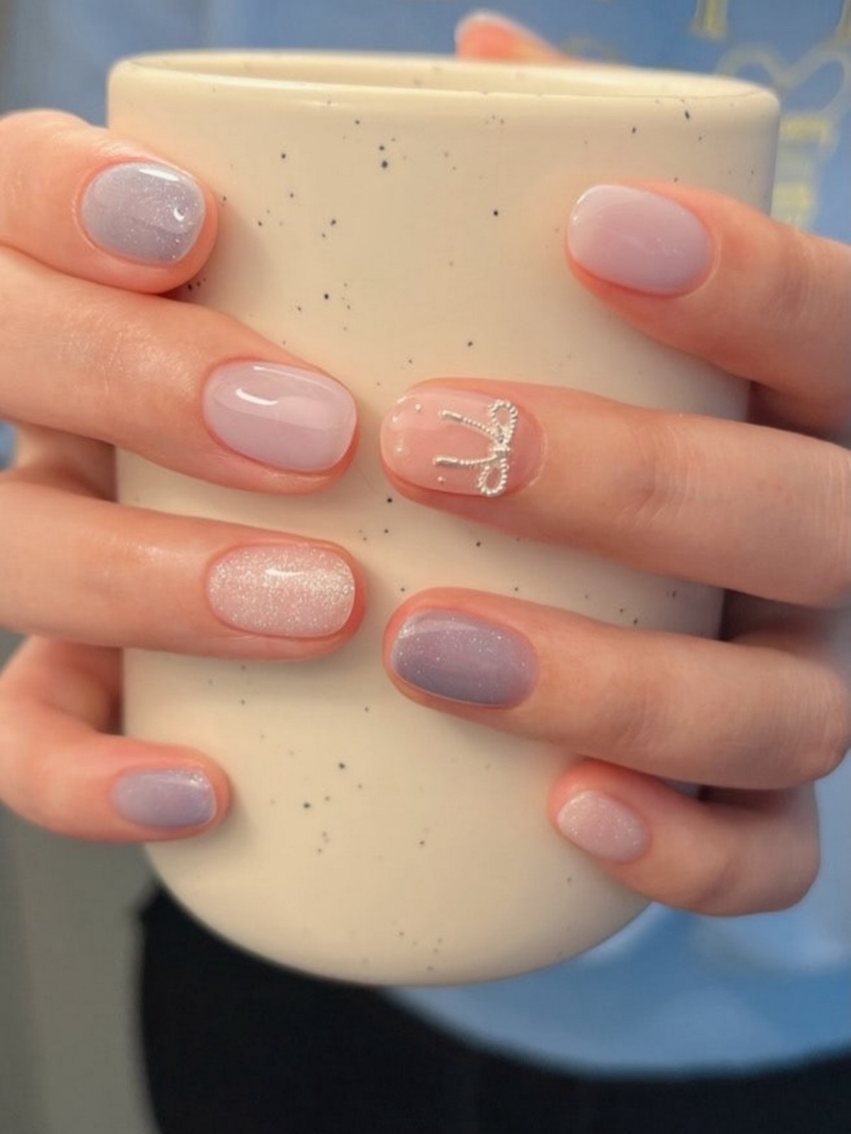 Короткі овальні нігті весни 2026 – фото новинок сезону