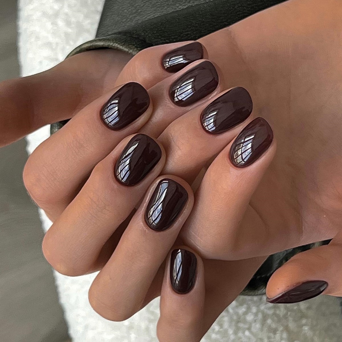 Короткі овальні нігті весни 2026 – фото новинок сезону