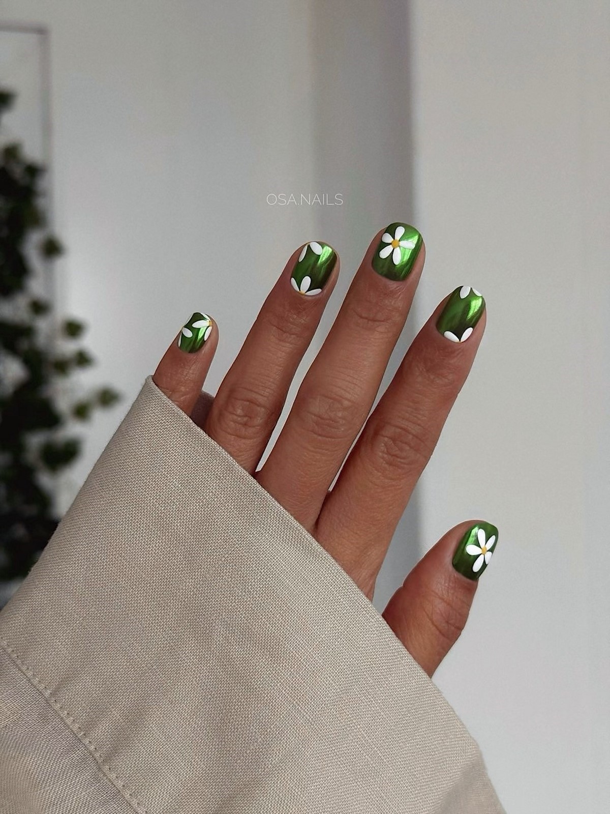 Короткі овальні нігті весни 2026 – фото новинок сезону