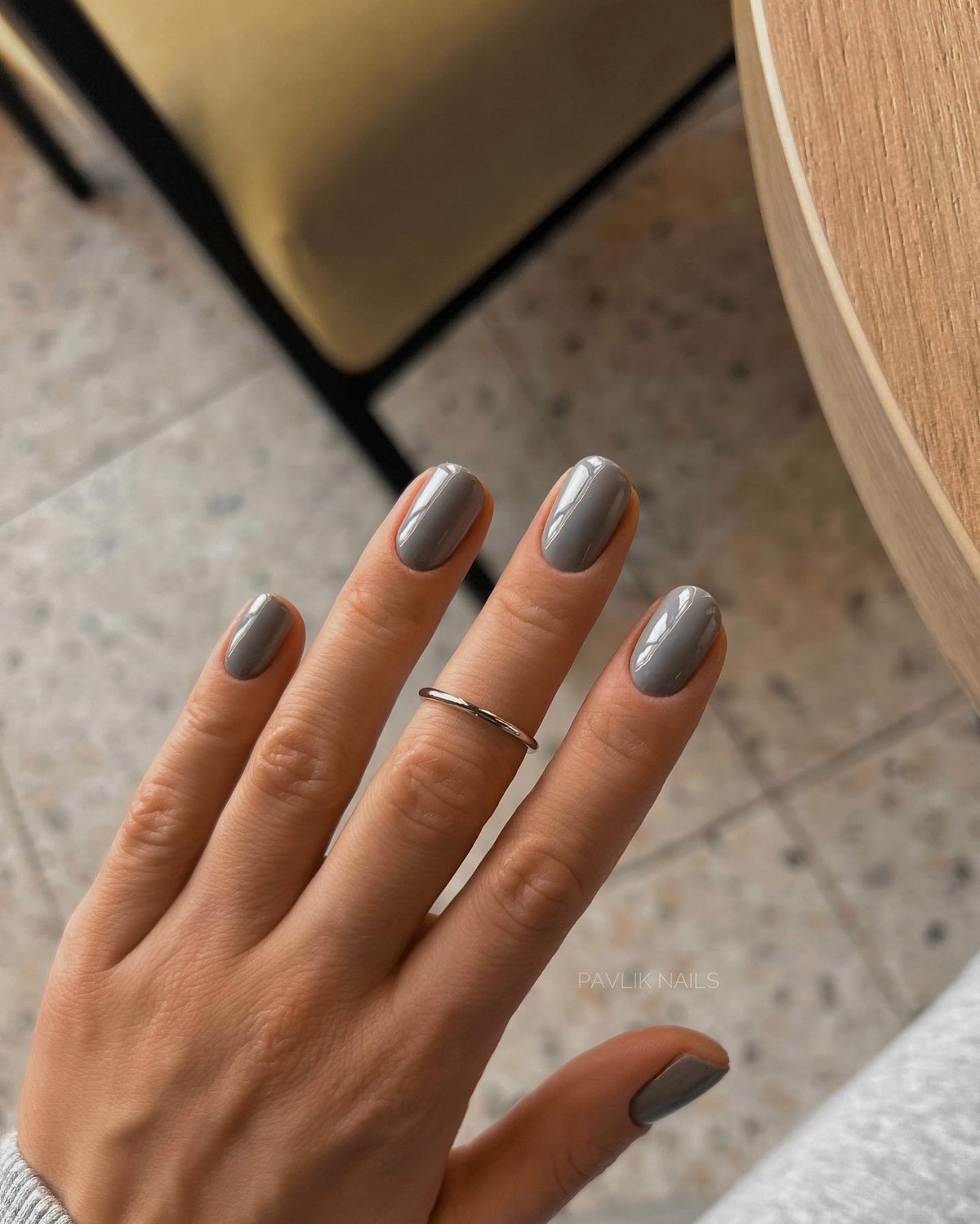 Короткі овальні нігті весни 2026 – фото новинок сезону