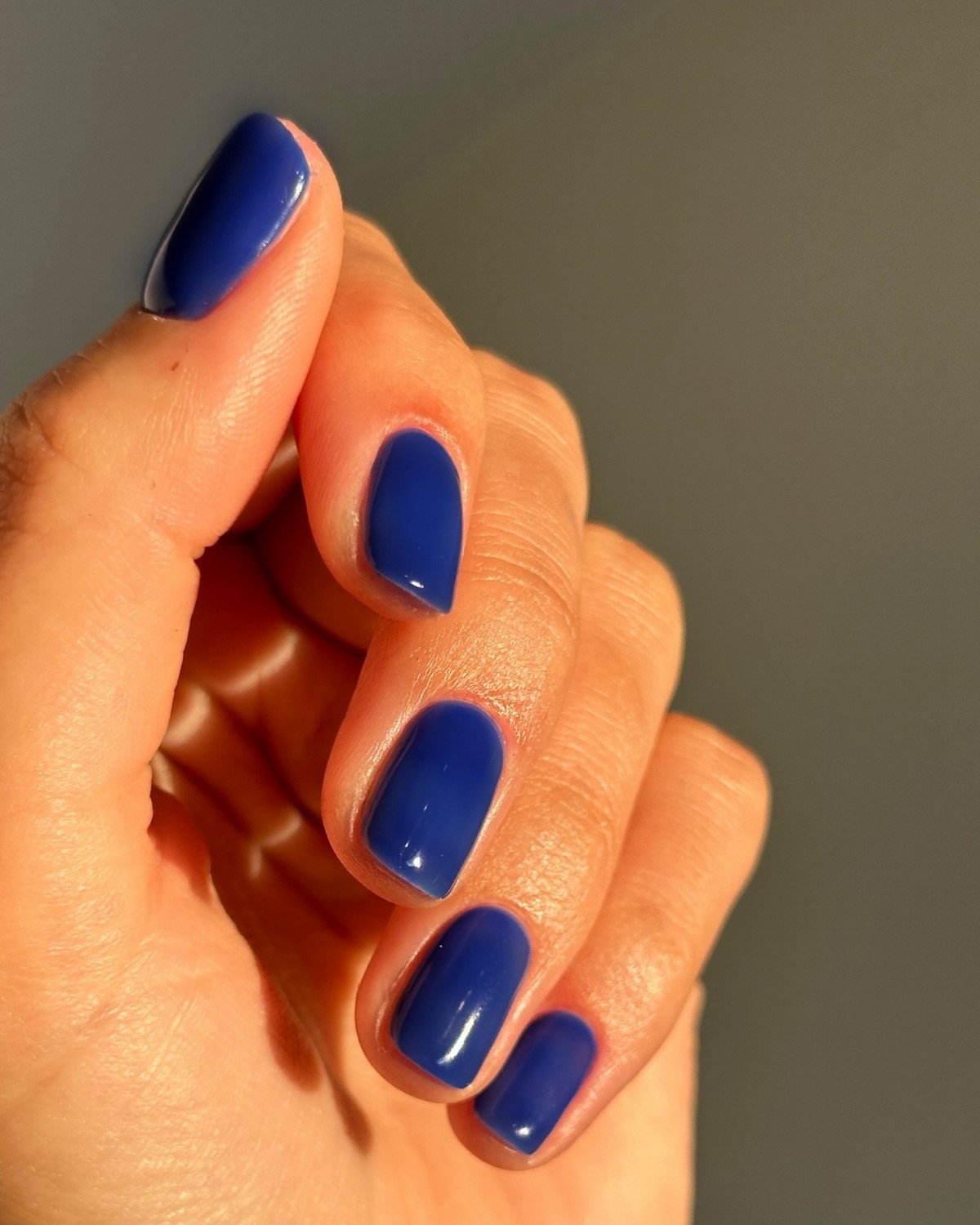 Короткі овальні нігті весни 2026 – фото новинок сезону