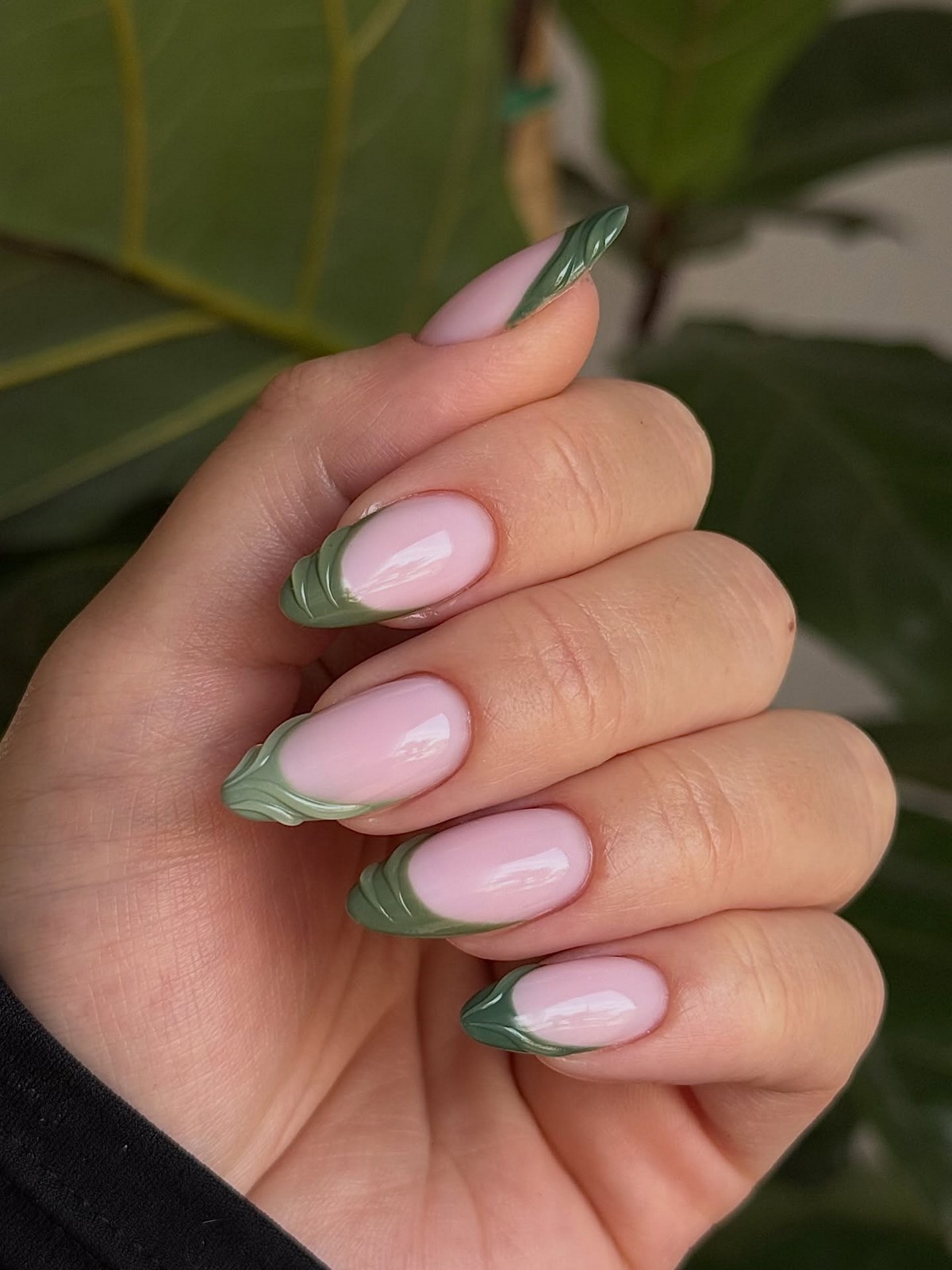 Манікюр квітня 2026: ніжні ідеї, які надихають щодня