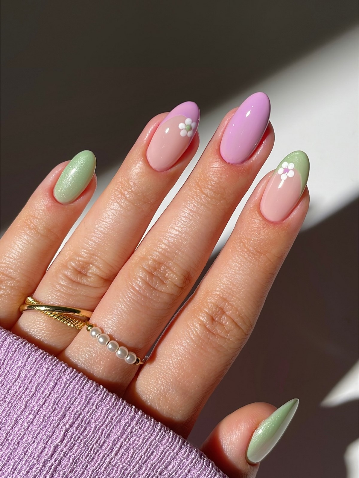 Манікюр квітня 2026: ніжні ідеї, які надихають щодня