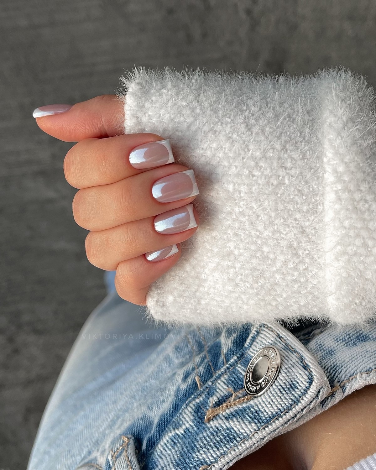 Манікюр на короткі нігті квітня: світлі ідеї, що освіжають образ