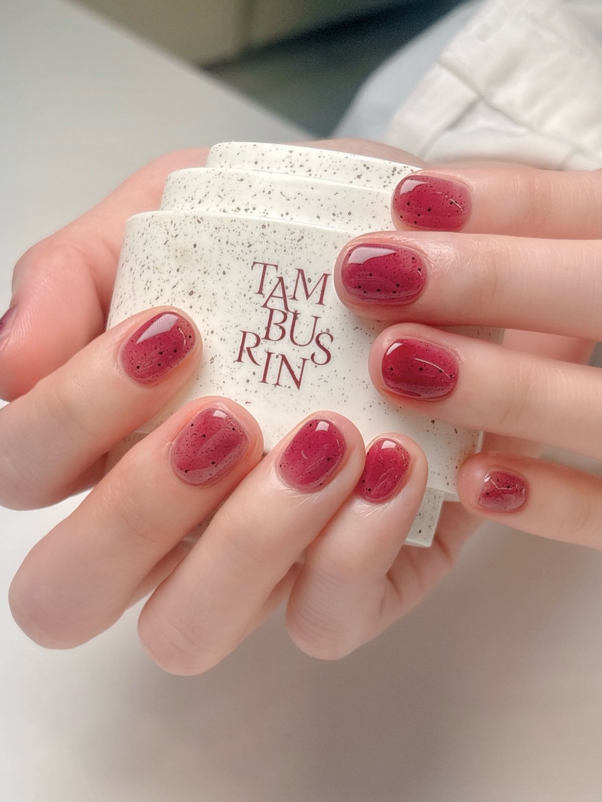 Манікюр на короткі нігті весни 2026 – фото стильних варіантів