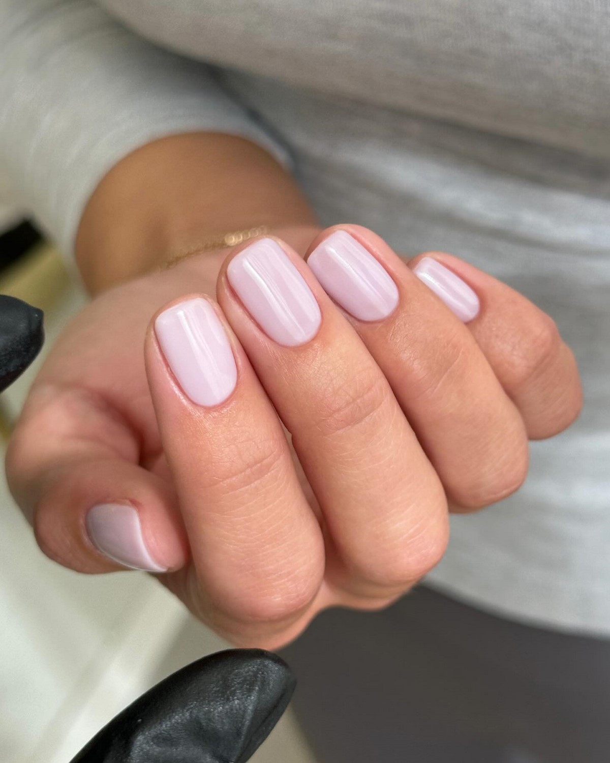 Манікюр на короткі нігті весни 2026 – фото стильних варіантів