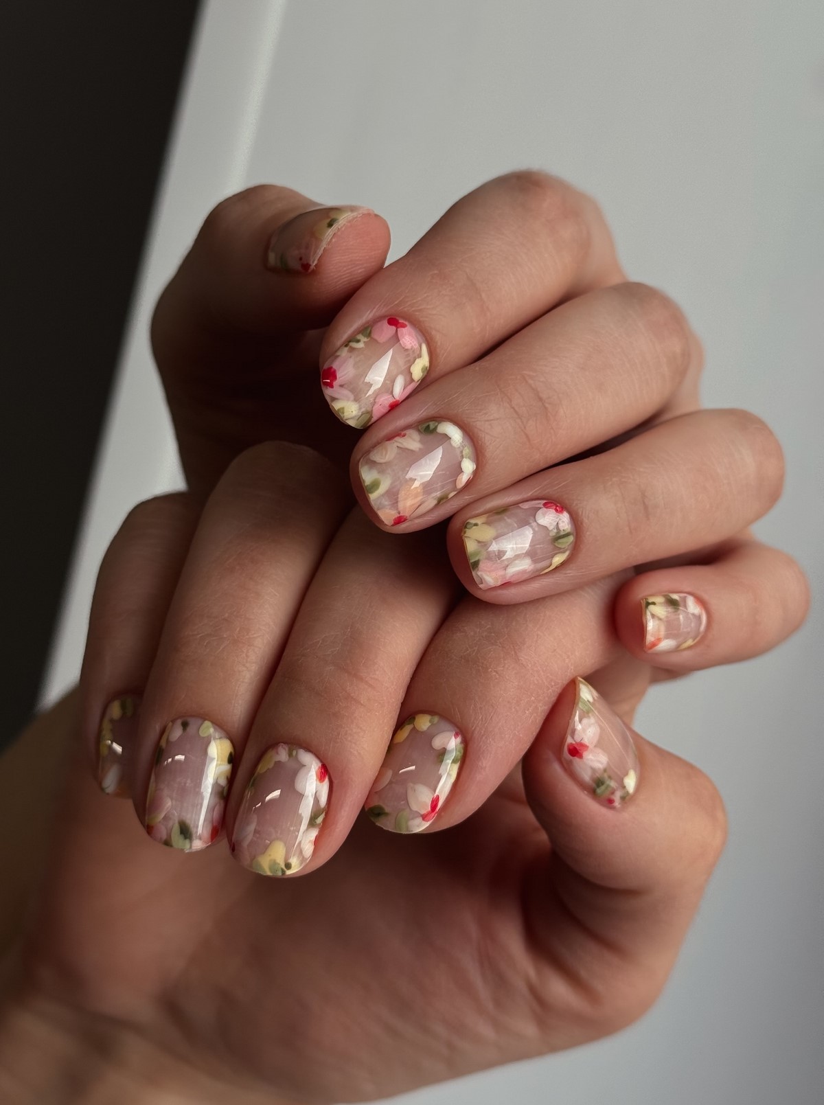 Манікюр на короткі нігті весни 2026 – фото стильних варіантів