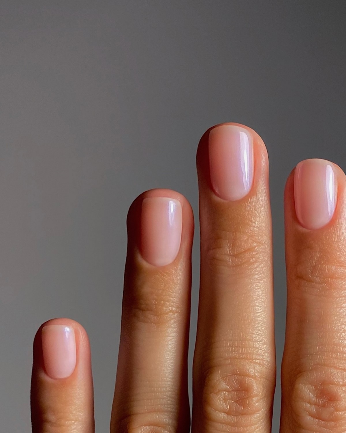 Манікюр на короткі нігті весни 2026 – фото стильних варіантів