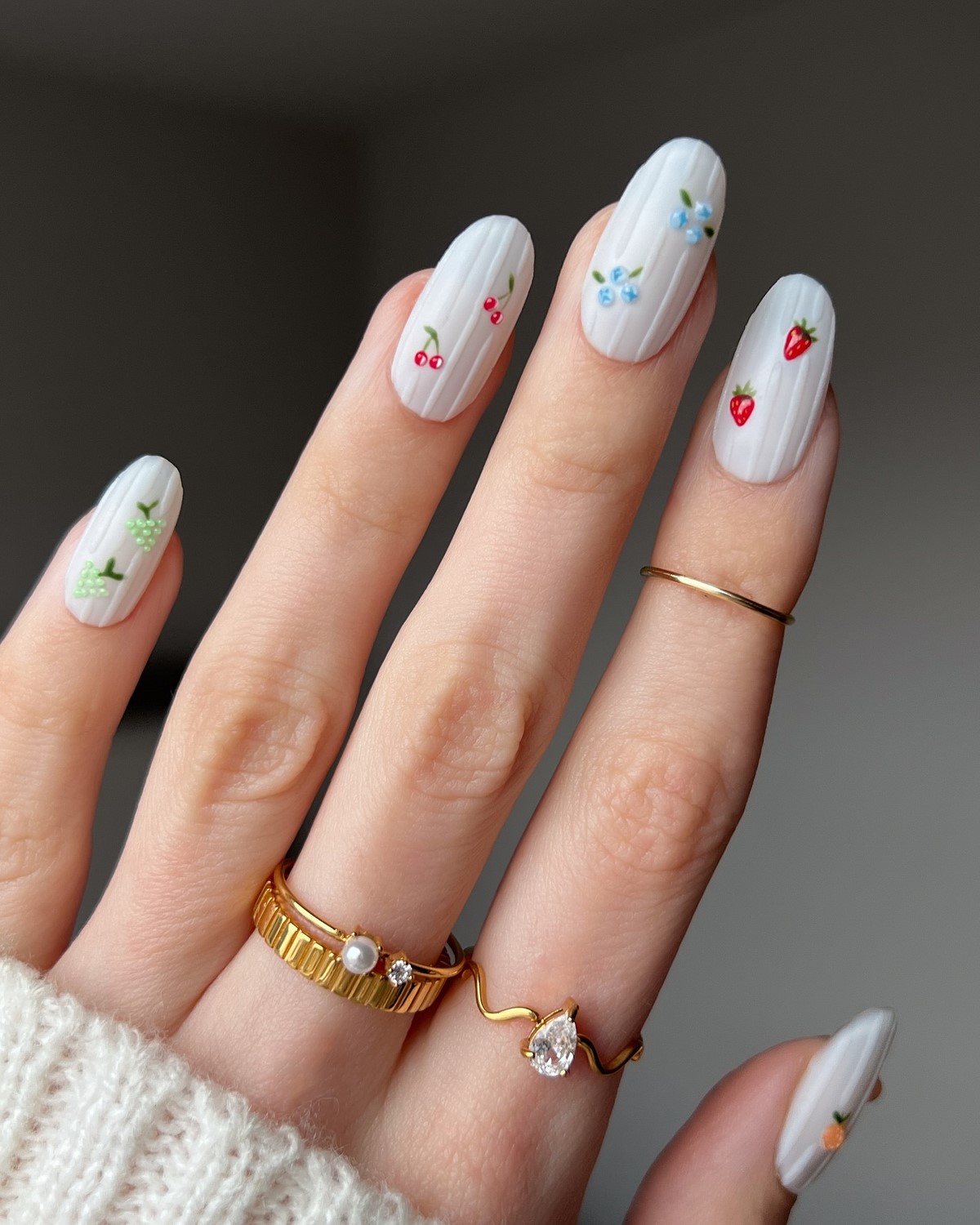 Великодній манікюр 2026: ідеї, які надихають