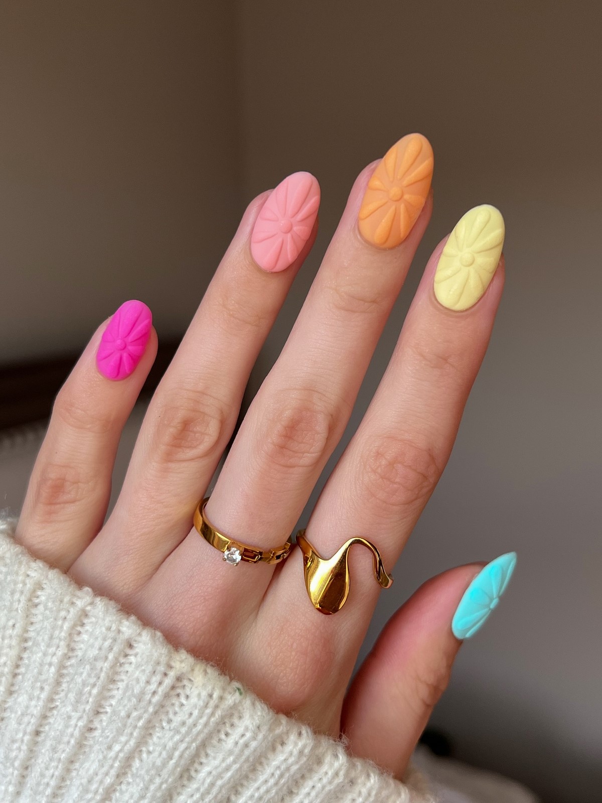 Великодній манікюр 2026: ідеї, які надихають