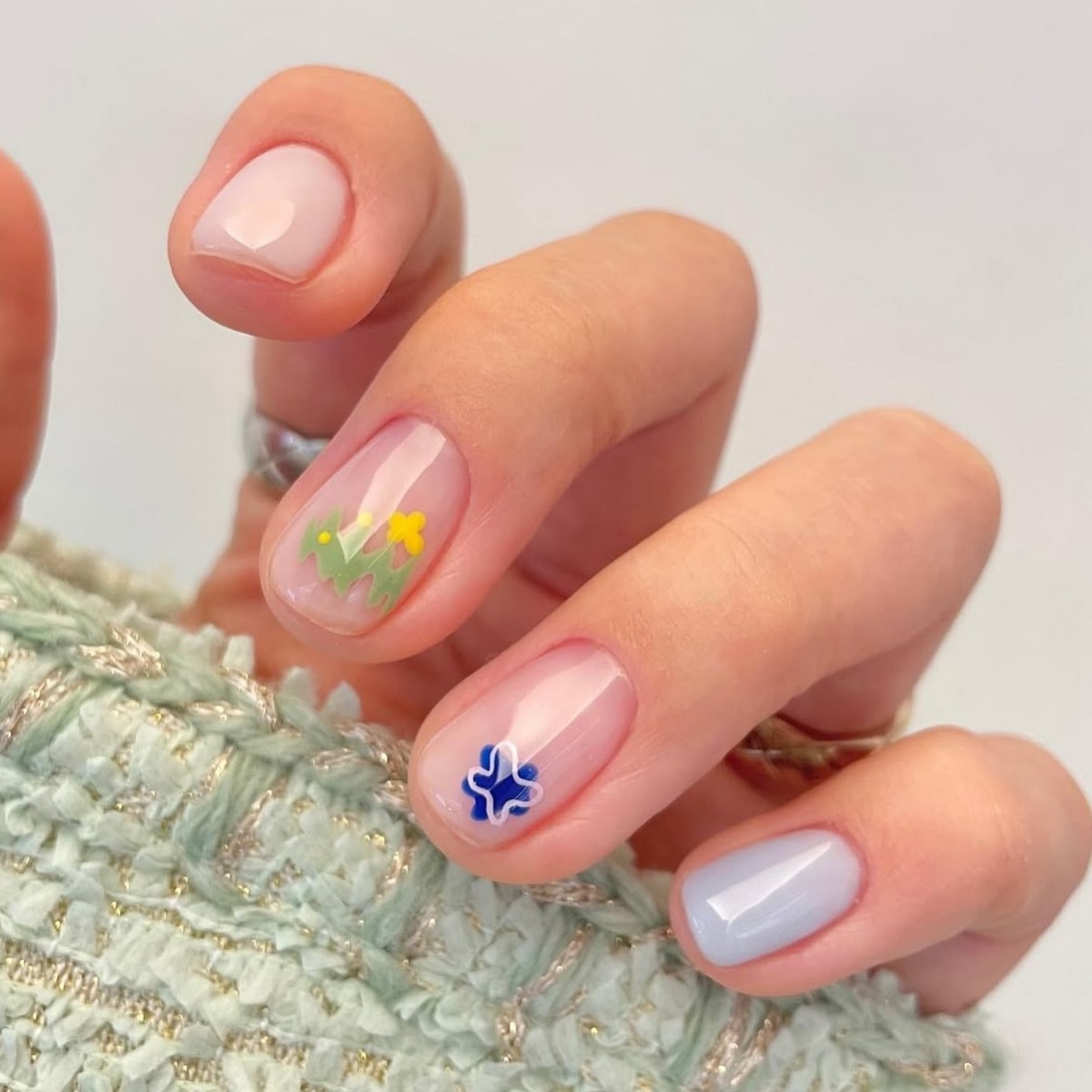 Великодній манікюр 2026: ідеї, які надихають