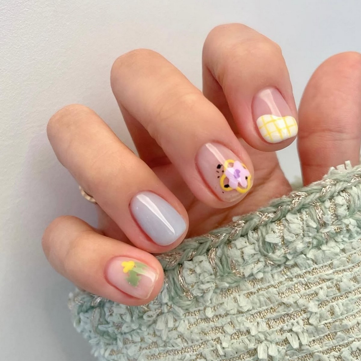 Великодній манікюр 2026: ідеї, які надихають