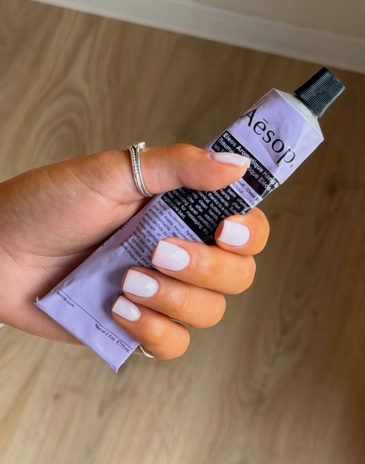 Манікюр, який освіжає руки і робить їх акуратними