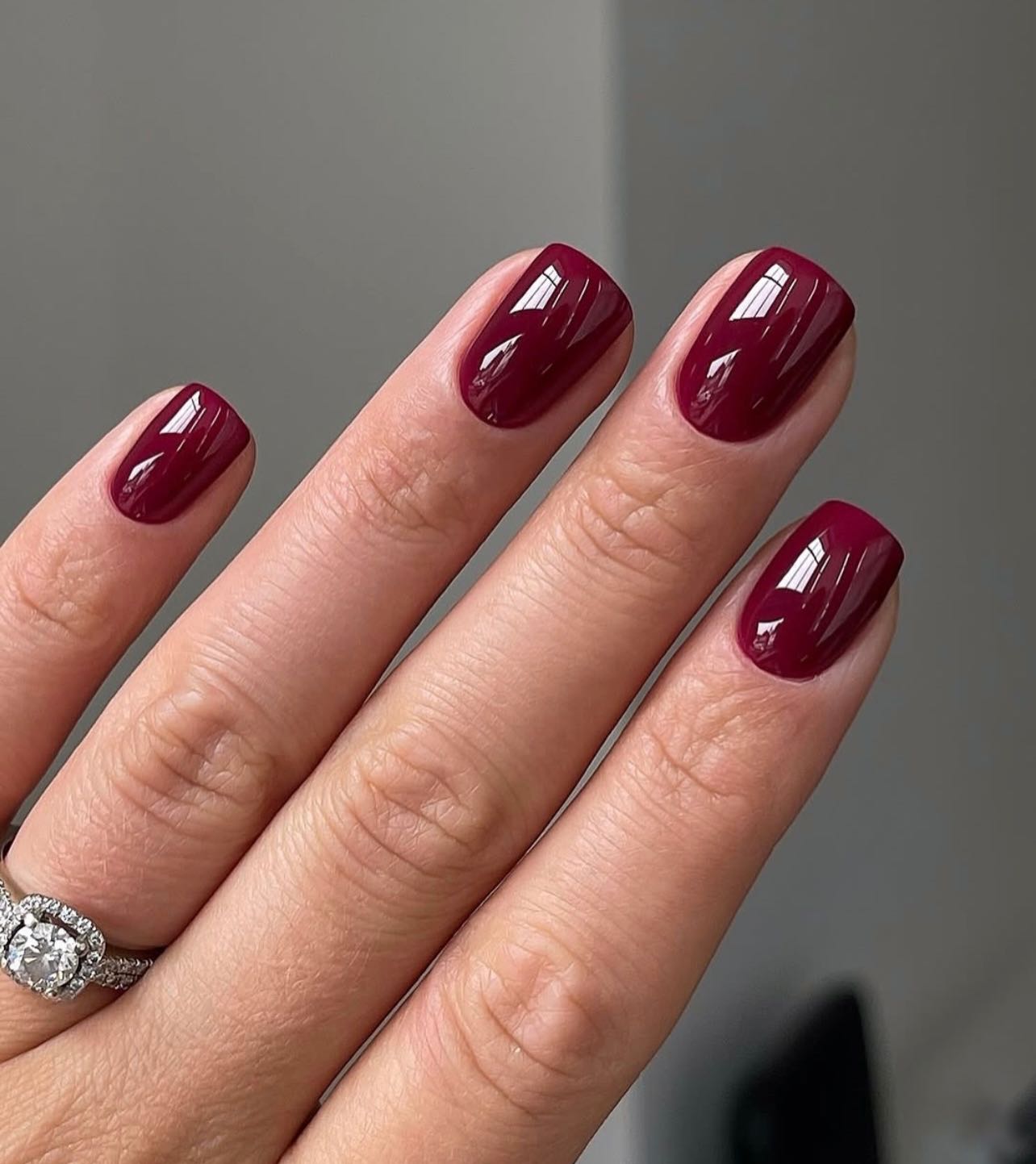 Манікюр, який робить короткі нігті акуратнішими