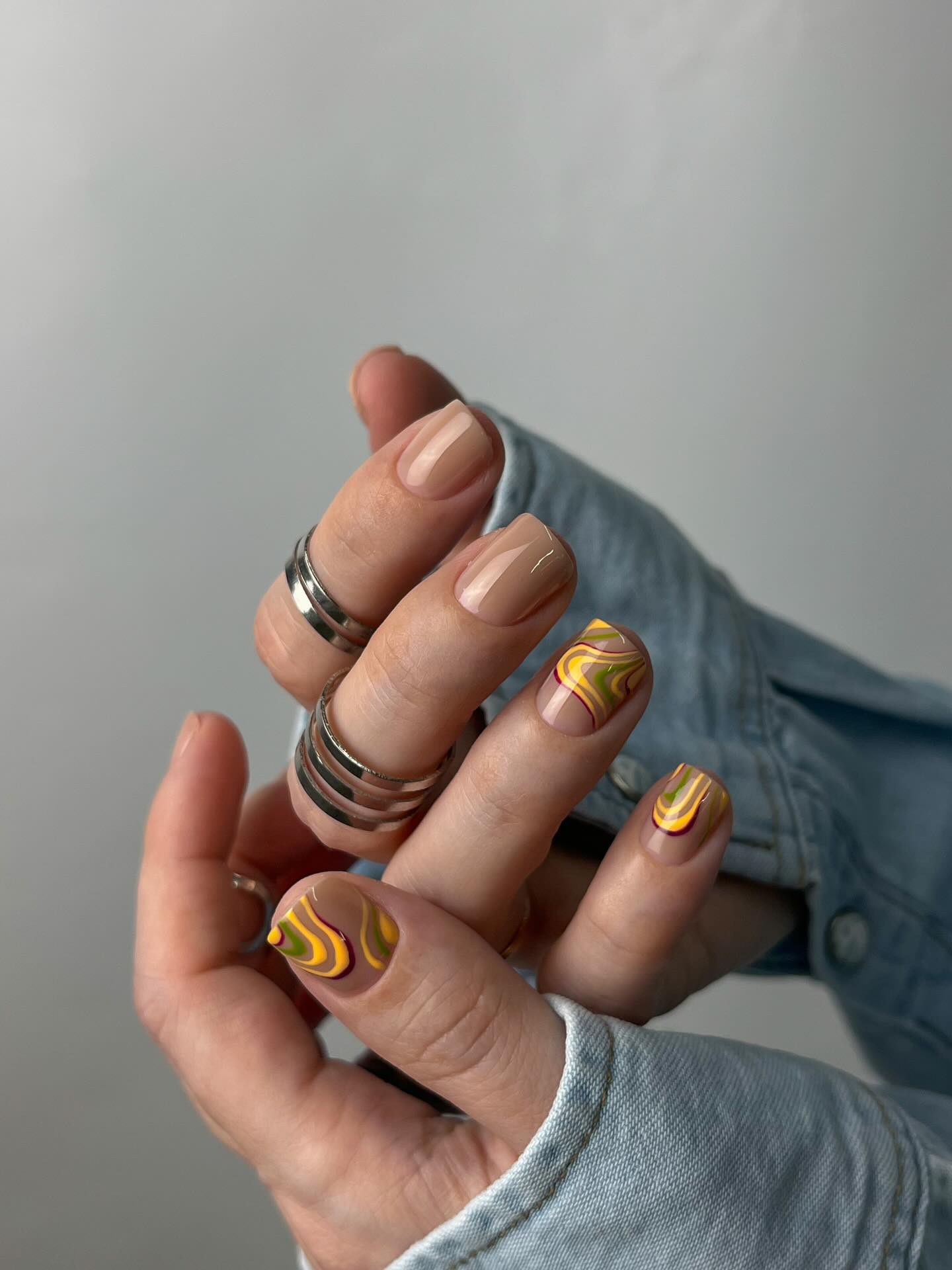 Манікюр, який робить короткі нігті акуратнішими