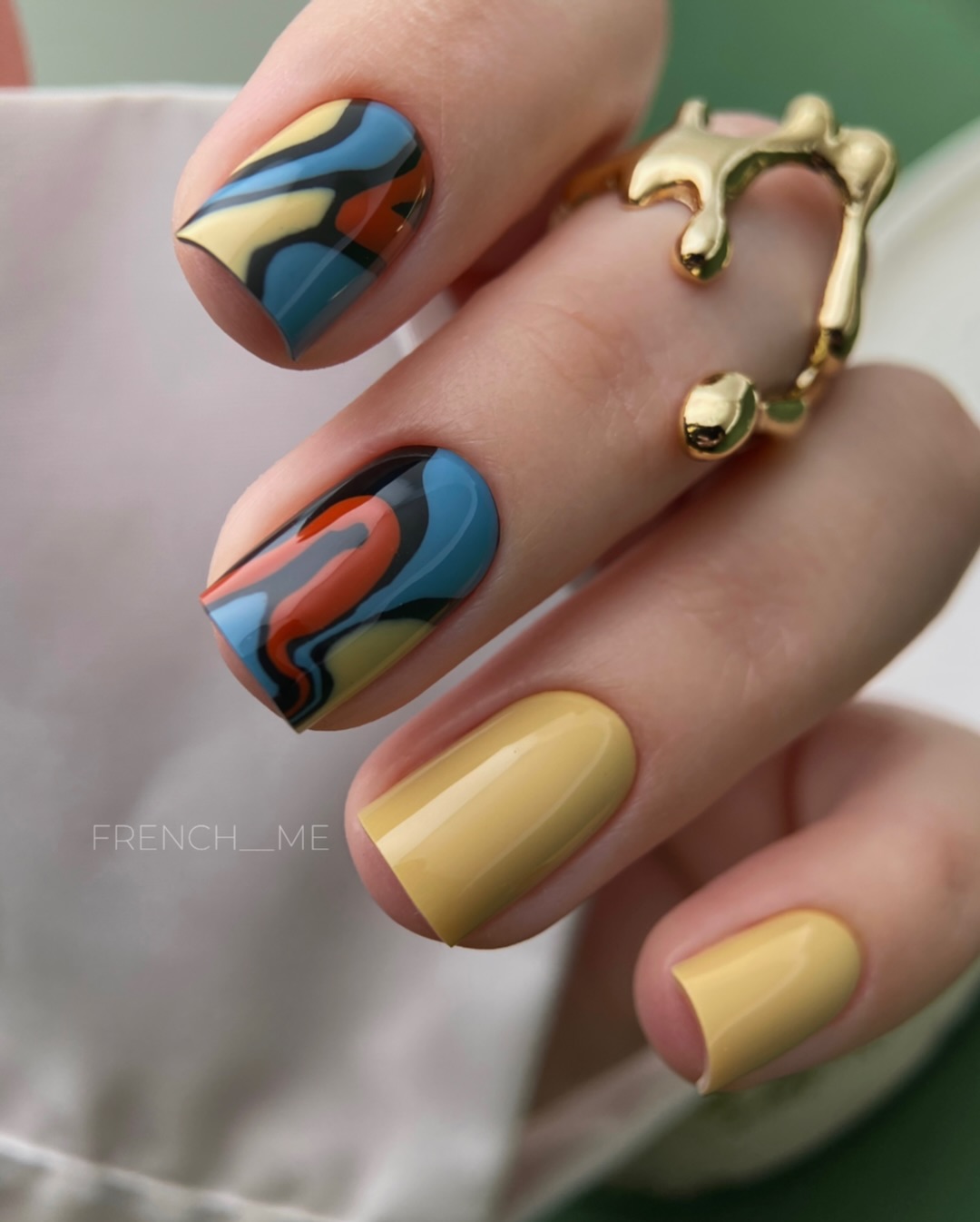 Манікюр, який робить короткі нігті акуратнішими