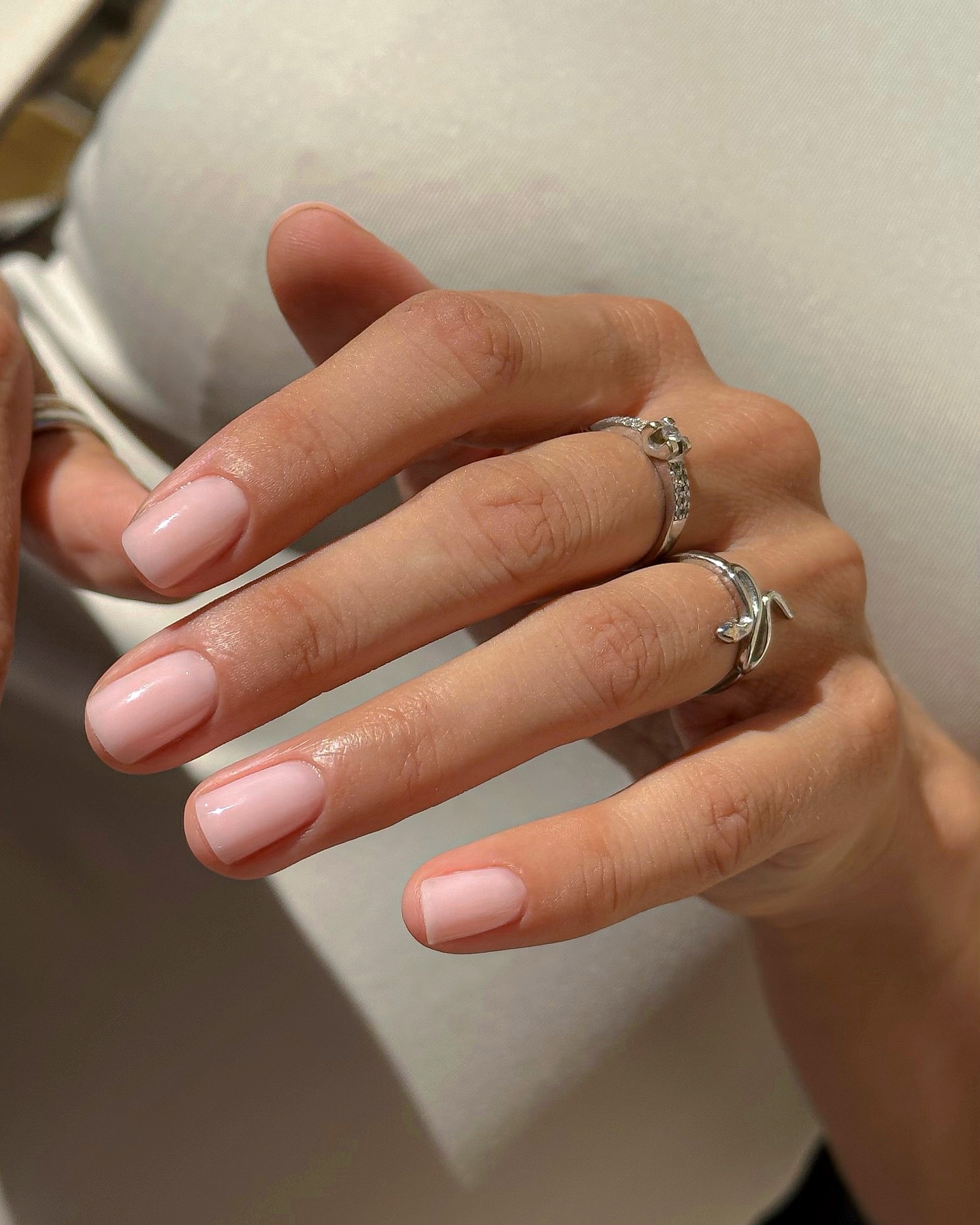 Манікюр, який робить короткі нігті акуратнішими